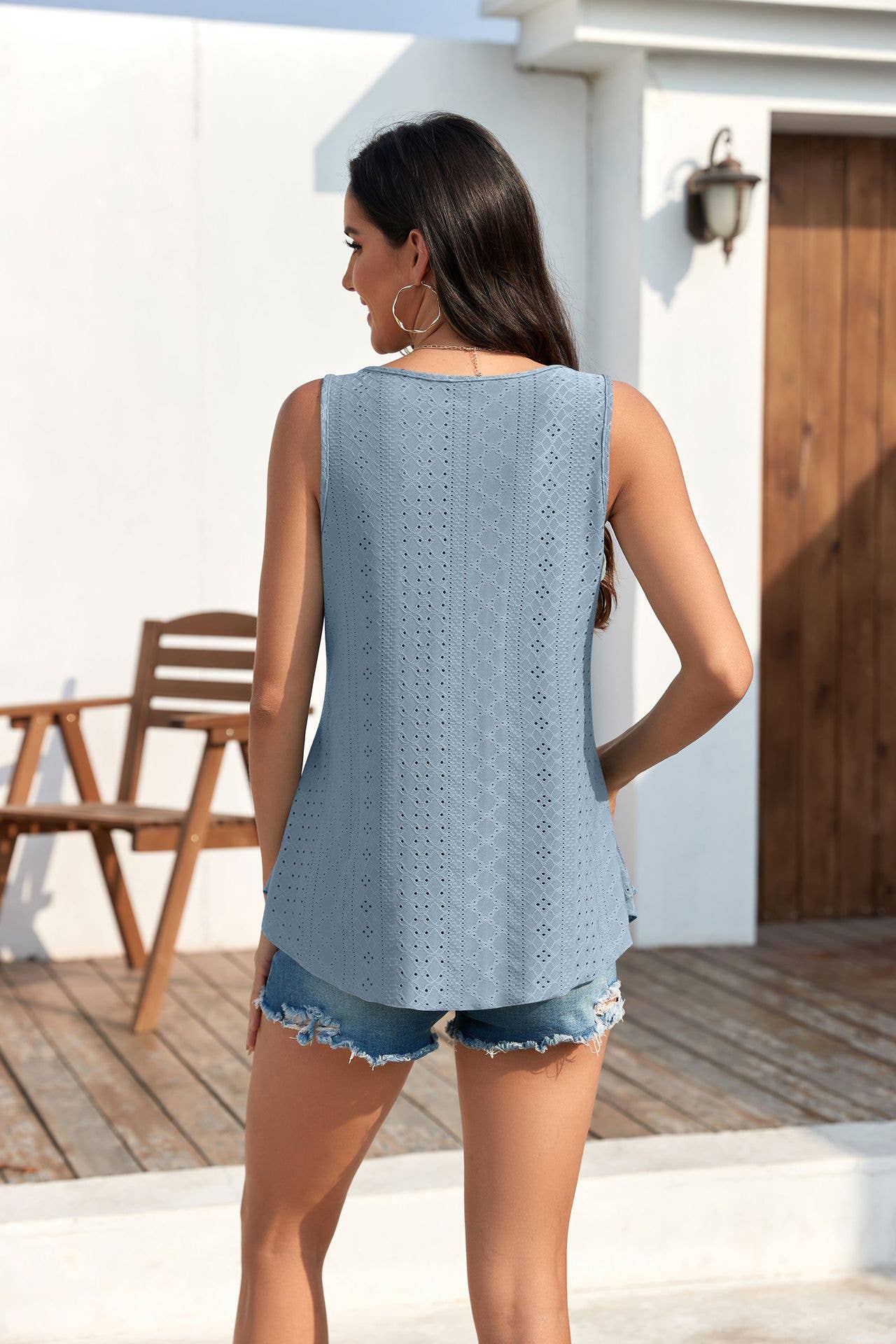 Round neck sleeveless solid color hollow vest