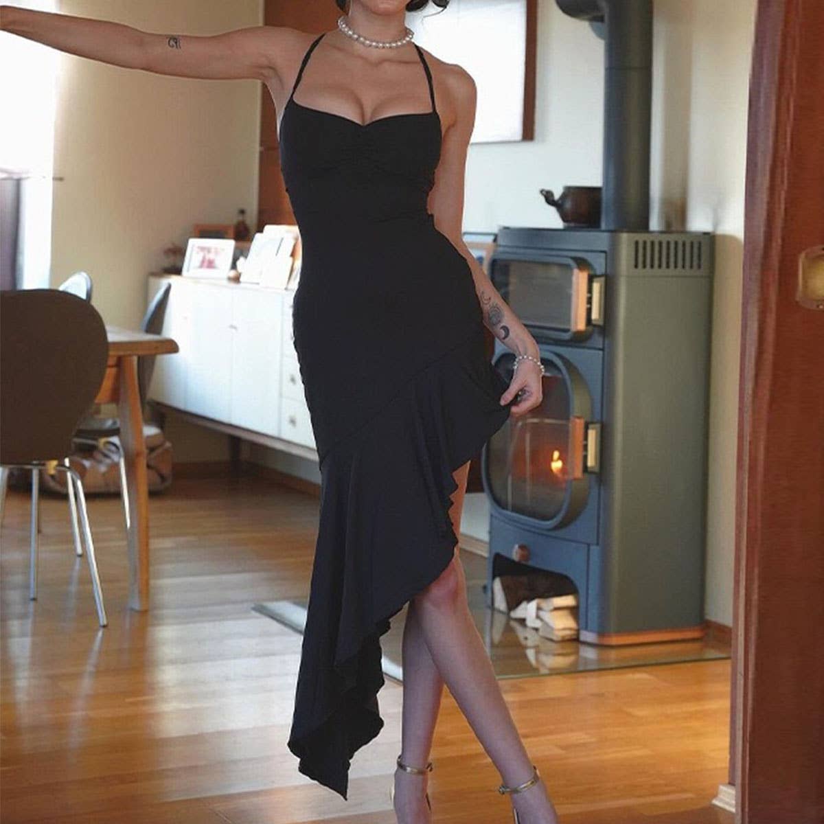 Sexy solid-colored short body-hugging dress