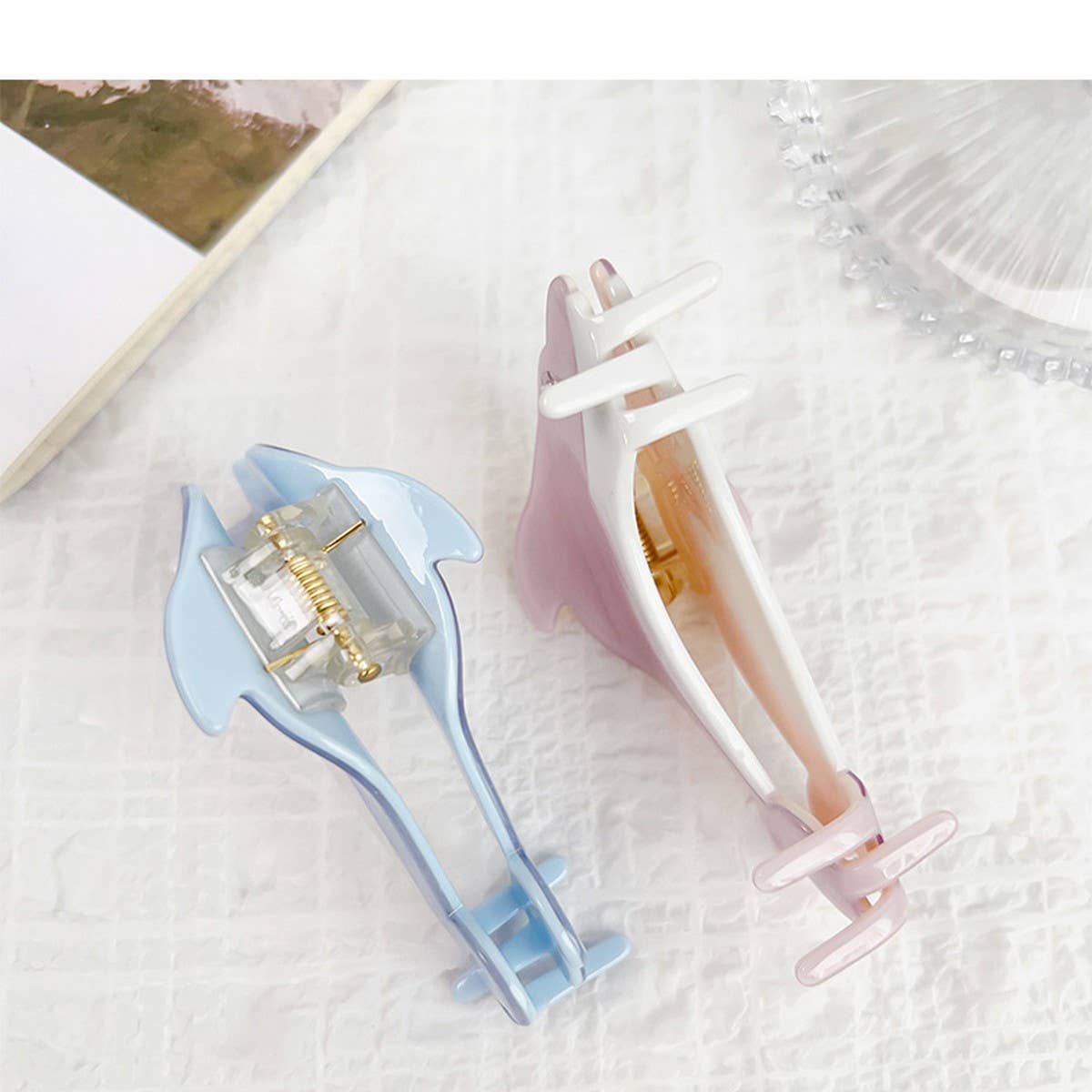 DOPAMINE DIAMOND DOLPHIN GIRLY HAIRPIN_CWAHA1588