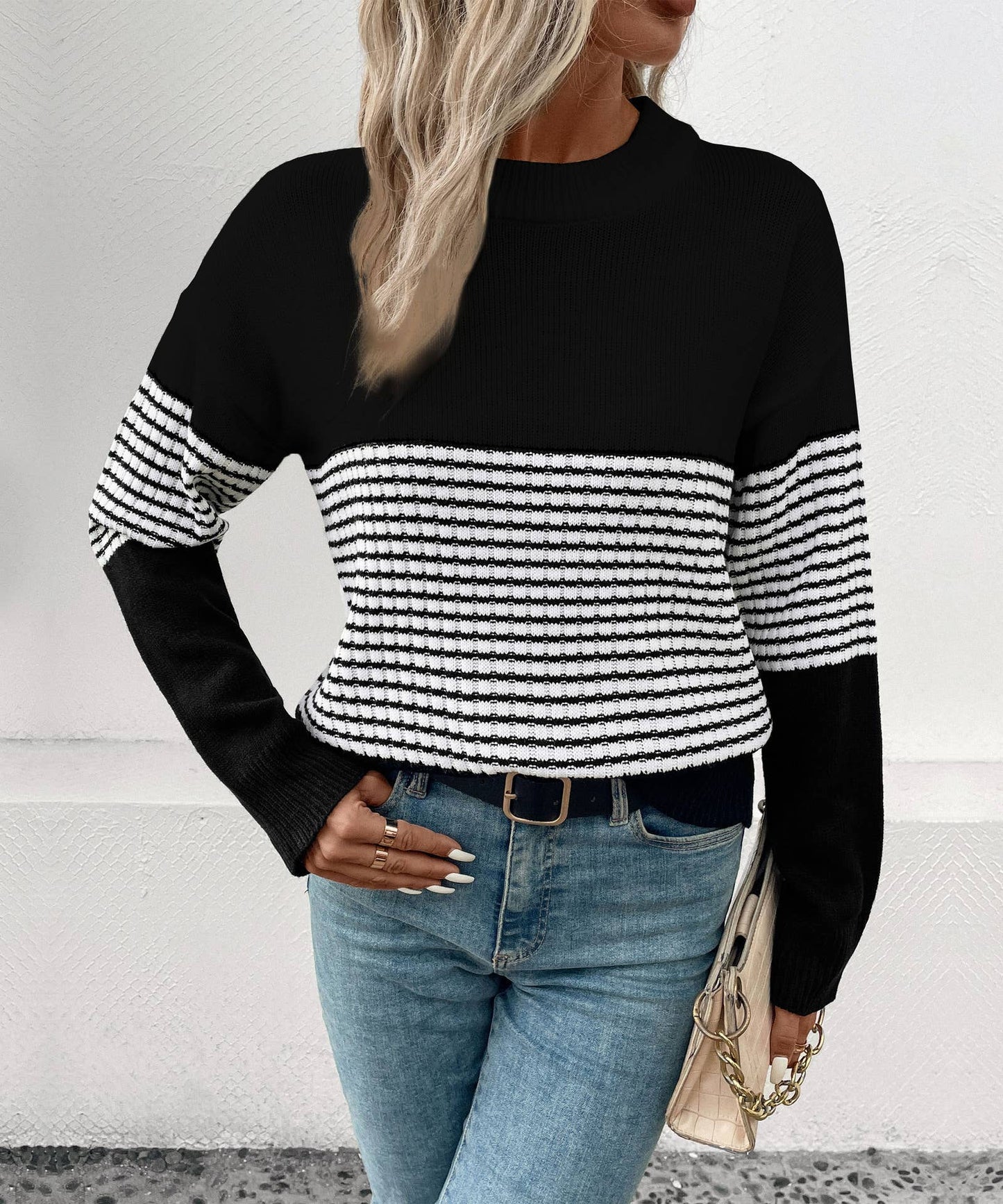 LONG SLEEVE CREW NECK SWEATER IN STRIPED COLOR