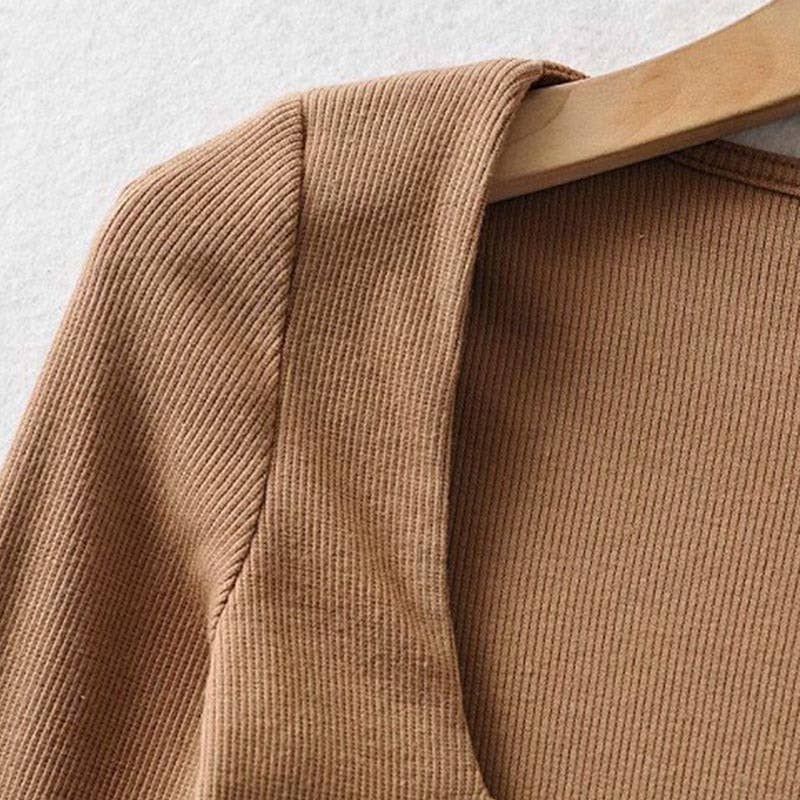 Square-neck solid-color long-sleeved T-shirt