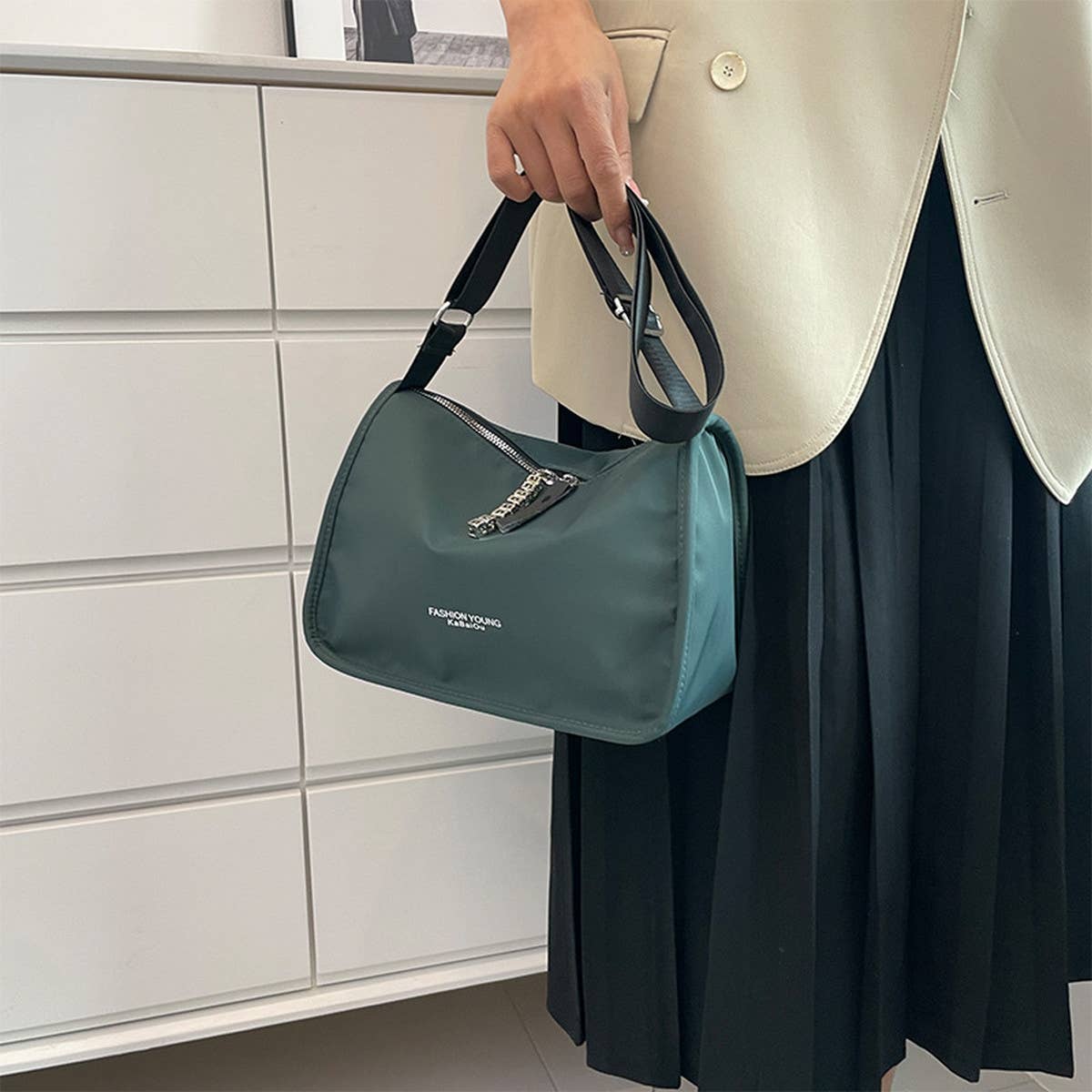 SIMPLE LARGE CAPACITY CASUAL SHOULDER BAG_CWAB1549