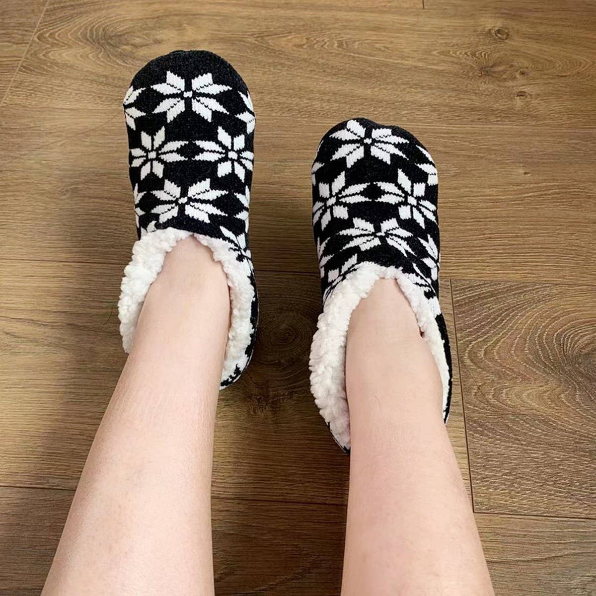 WINTER SNOWFLAKE SOFT-SOLED SOCKS SLIPPERS