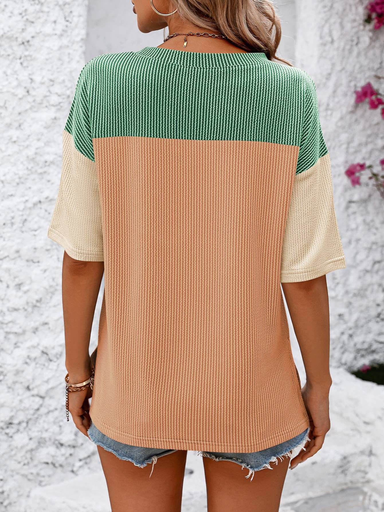 ROUND NECK TWIST STRIP COLOR MATCHING T-SHIRT