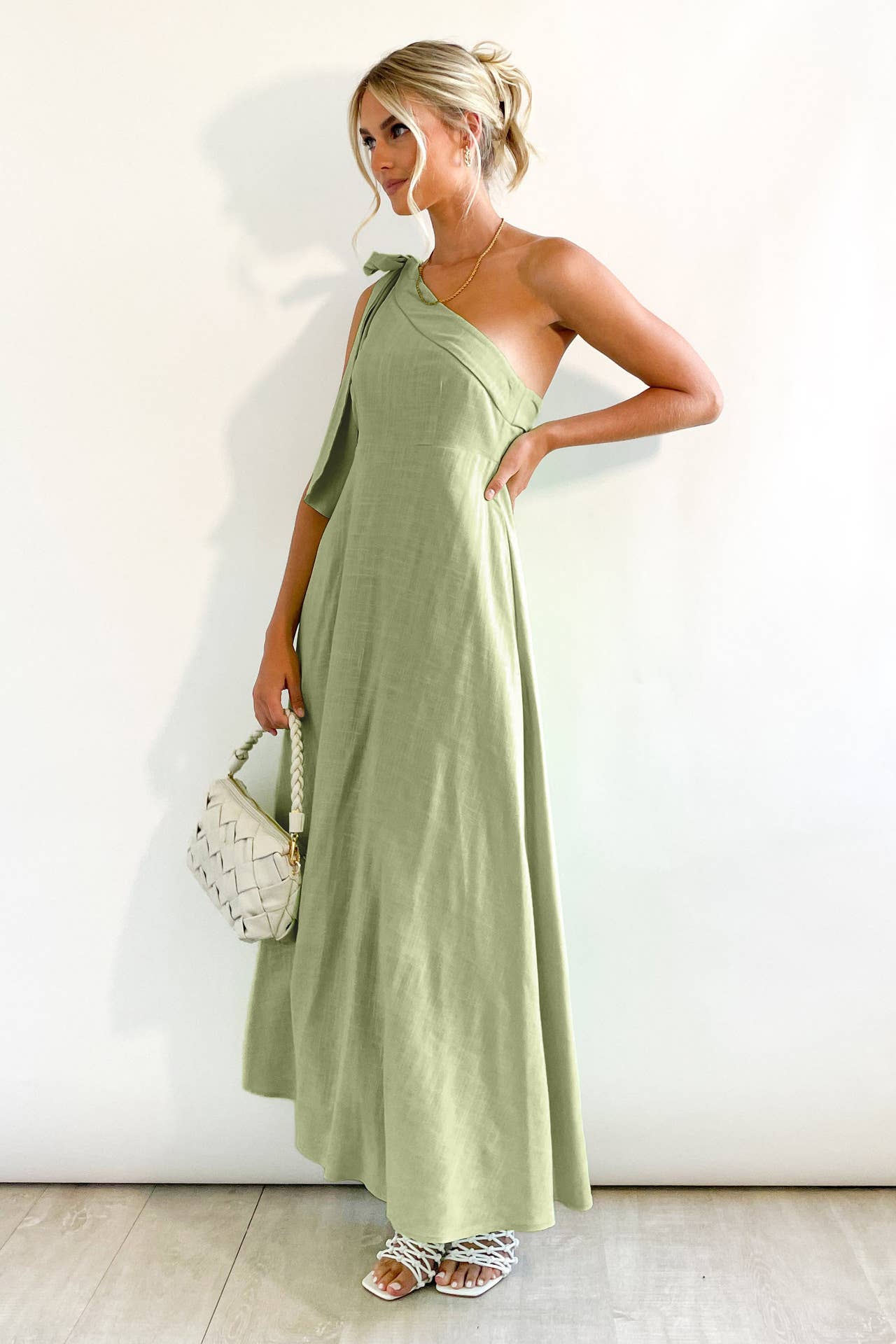 One-shoulder dress with sloping neck