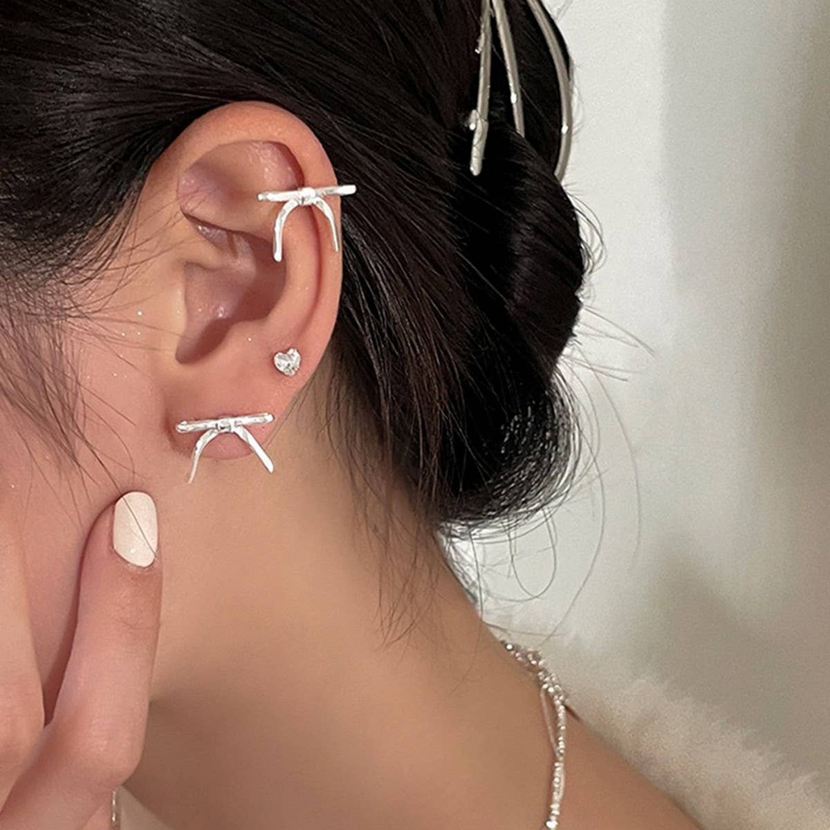 VERSATILE HIGH-END LINE BOW EARRINGS FOR WOMEN