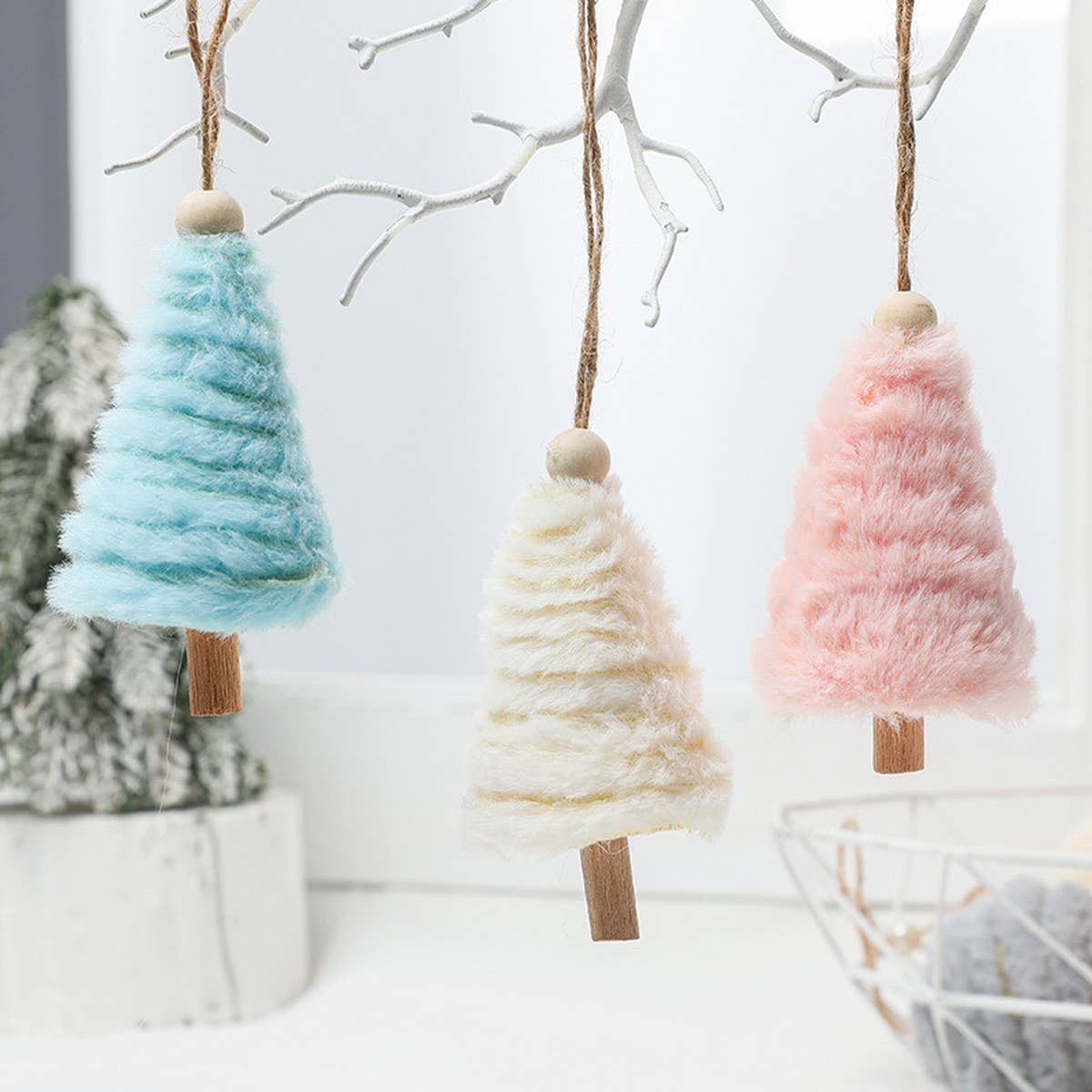 Plush Christmas Feather Tree Hanging Bell Decor_CWMM9796