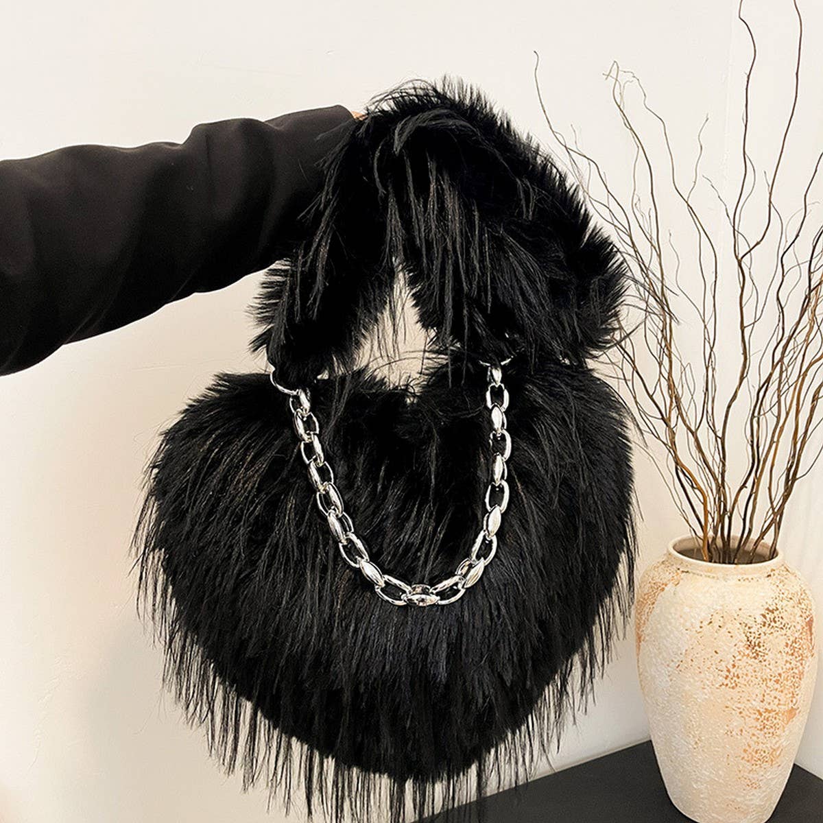 WINTER ONE-SHOULDER TASSEL HEART-SHAPED PLUSH BAG_CWAB3999