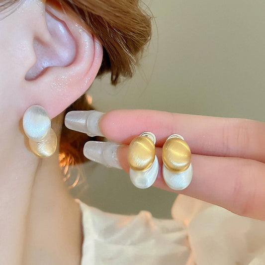 GEOMETRIC MINIMALIST AND LUXURIOUS STYLE EARRINGS