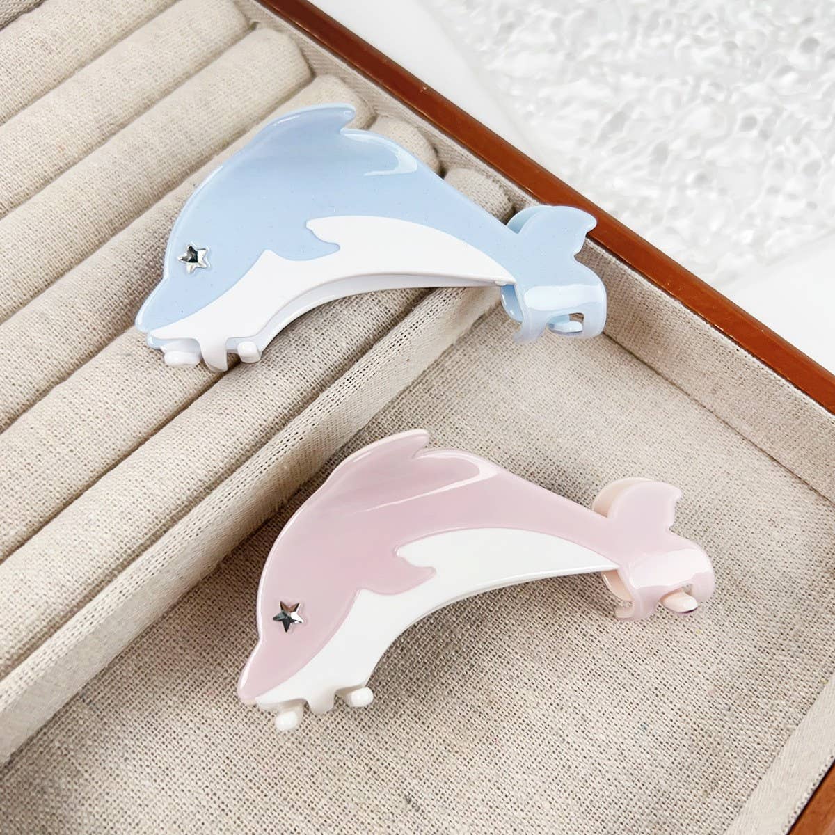 DOPAMINE DIAMOND DOLPHIN GIRLY HAIRPIN_CWAHA1588