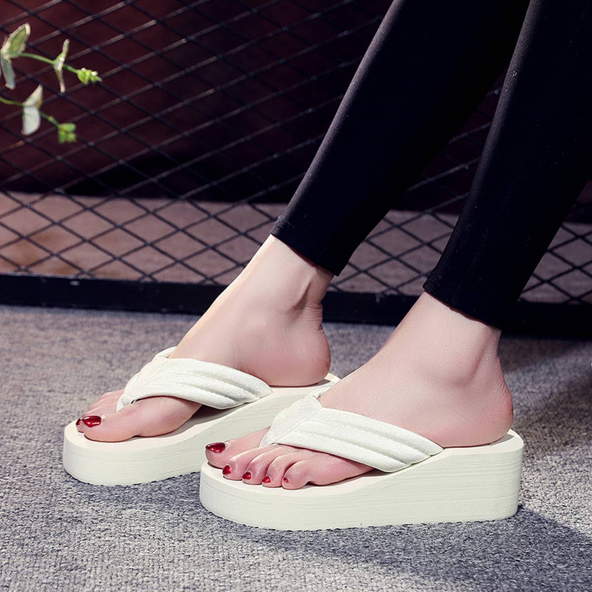FASHIONABLE SUMMER THICK-SOLED FLIP-FLOPS