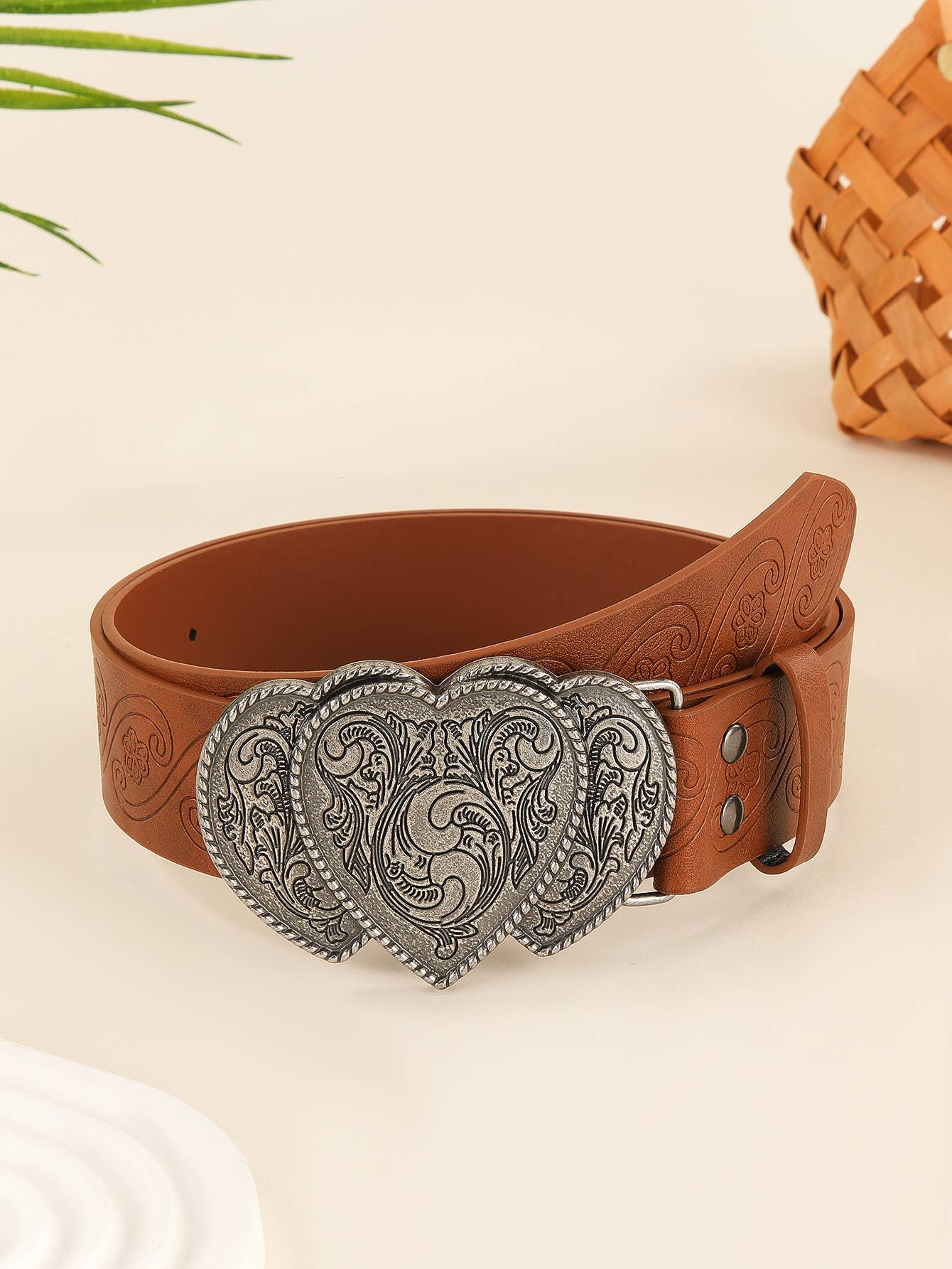 Retro heart-shaped engraved punk exquisite belt