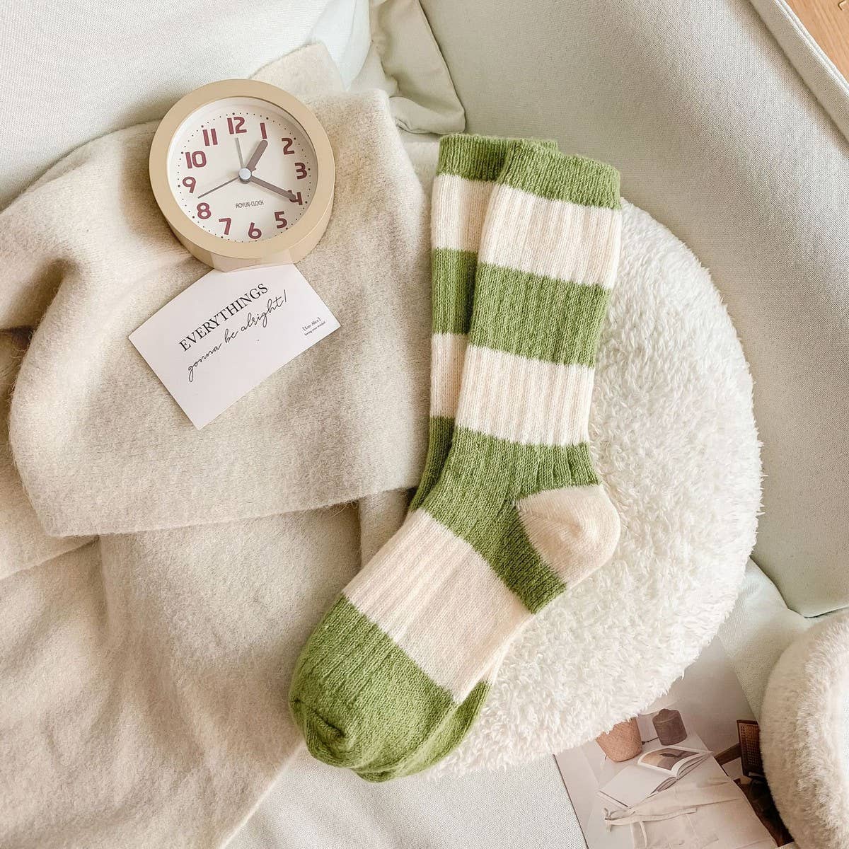 AUTUMN AND WINTER WARM STRIPED MID-CALF SOCKS_CWMS1065
