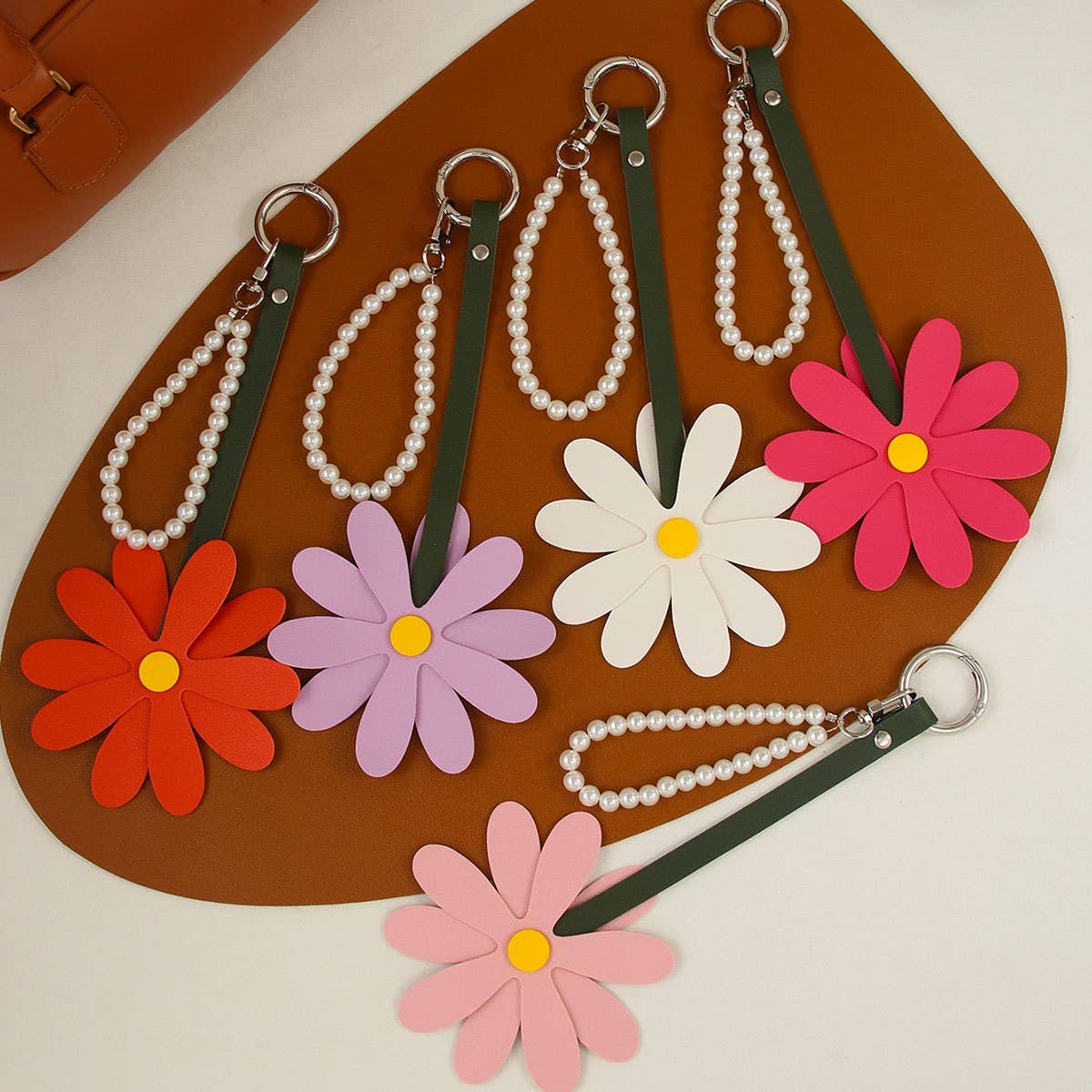 Cute PU Daisy Pearl Chain Flower Keychain Charm