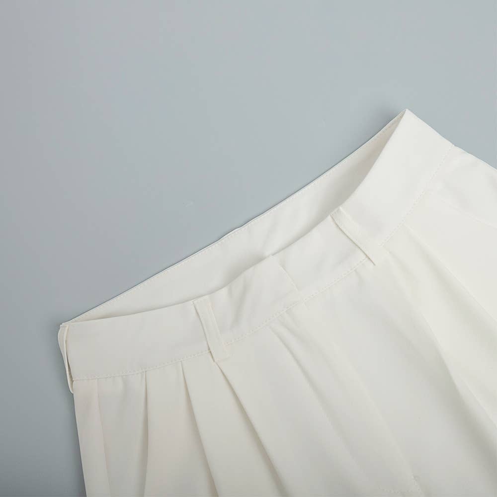 High-waisted wide-leg pants for stylish commuting