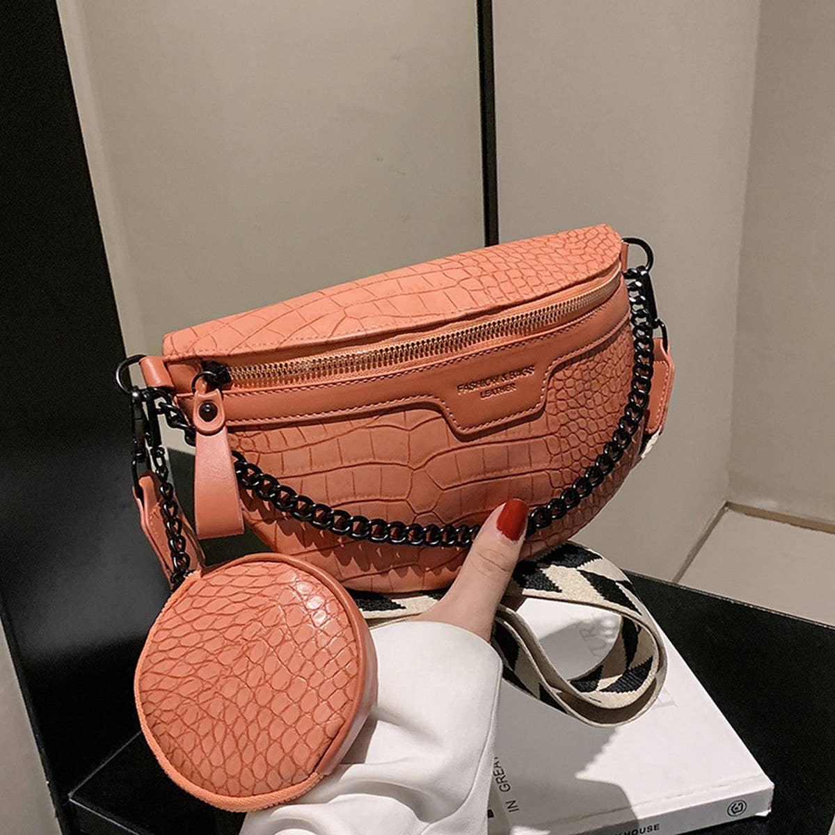 FASHIONABLE CROSSBODY CHEST BAG_CWAB2073