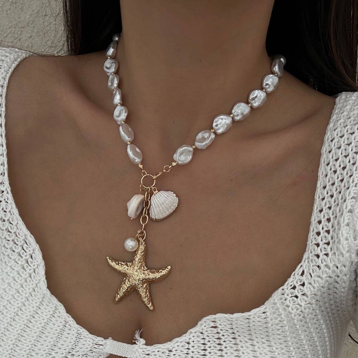 VINTAGE HOLIDAY BEADED STARFISH SHELL NECKLACE