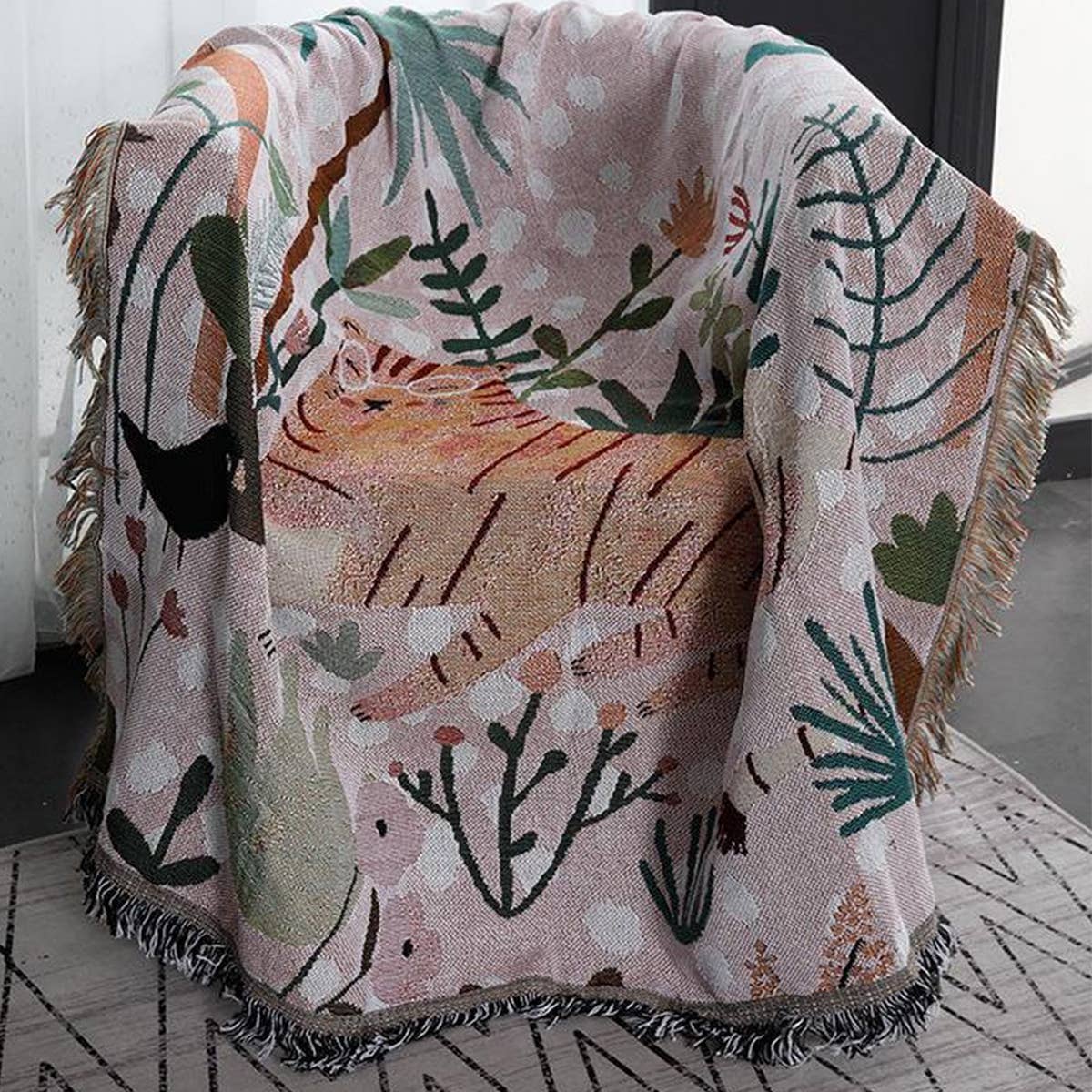 MULTIFUNCTIONAL BLANKET WITH LEAF PATTERN