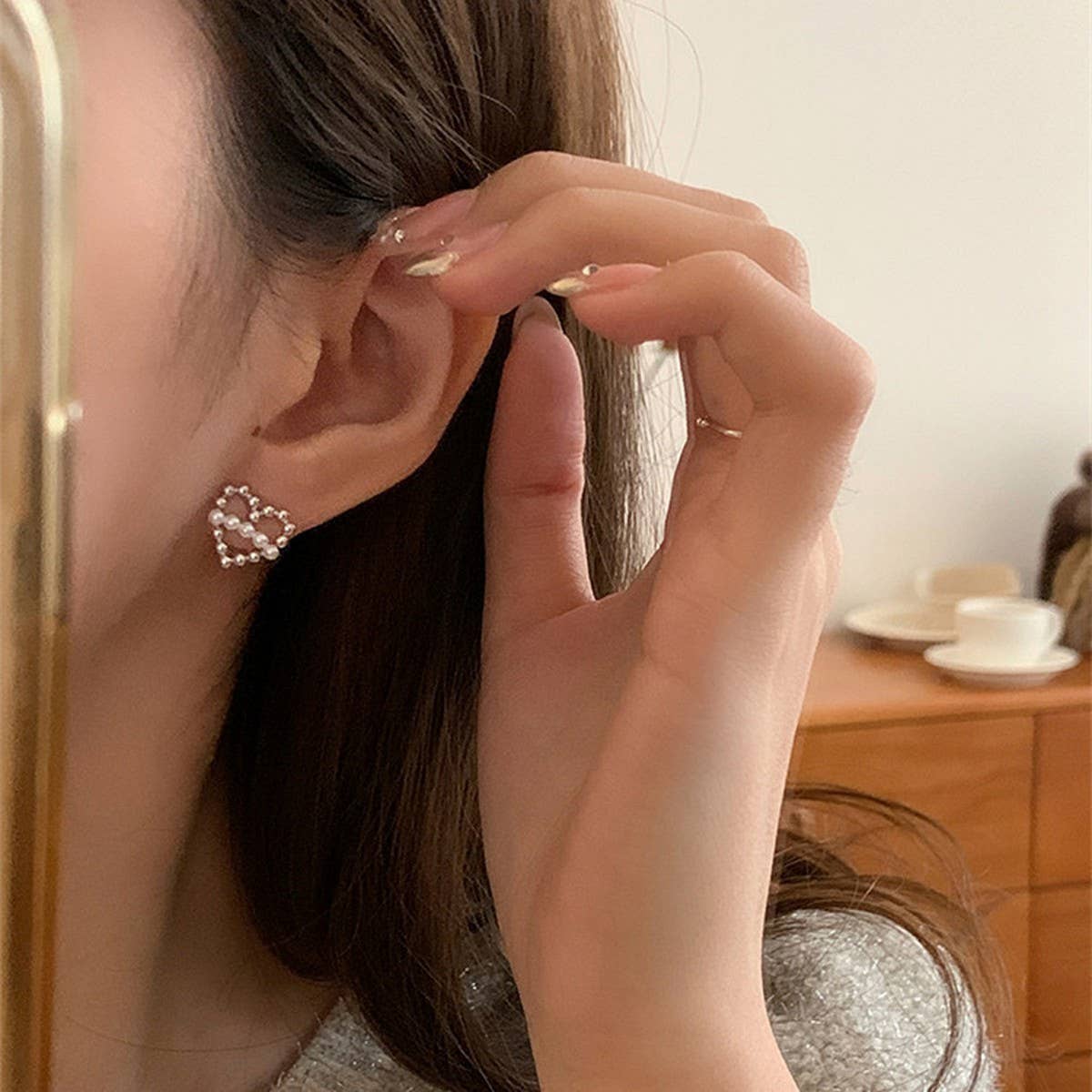 NEW EXQUISITE FASHION HOLLOW HEART PEARL EARRINGS