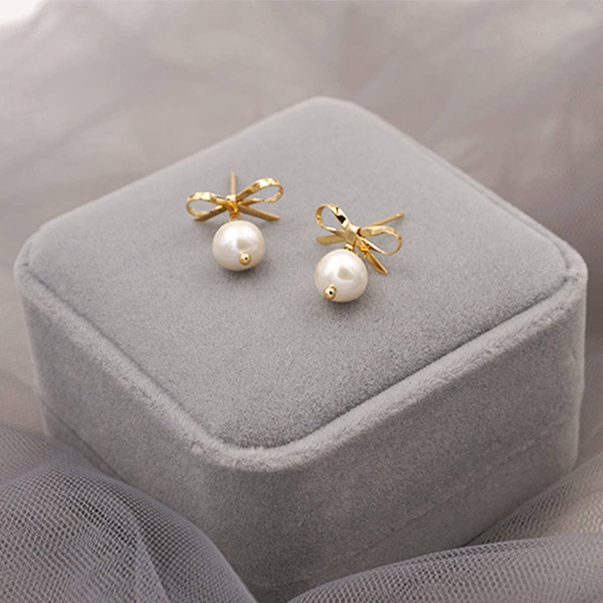 FASHIONABLE AND VERSATILE BOW PEARL EARRINGS_CWAJE1681