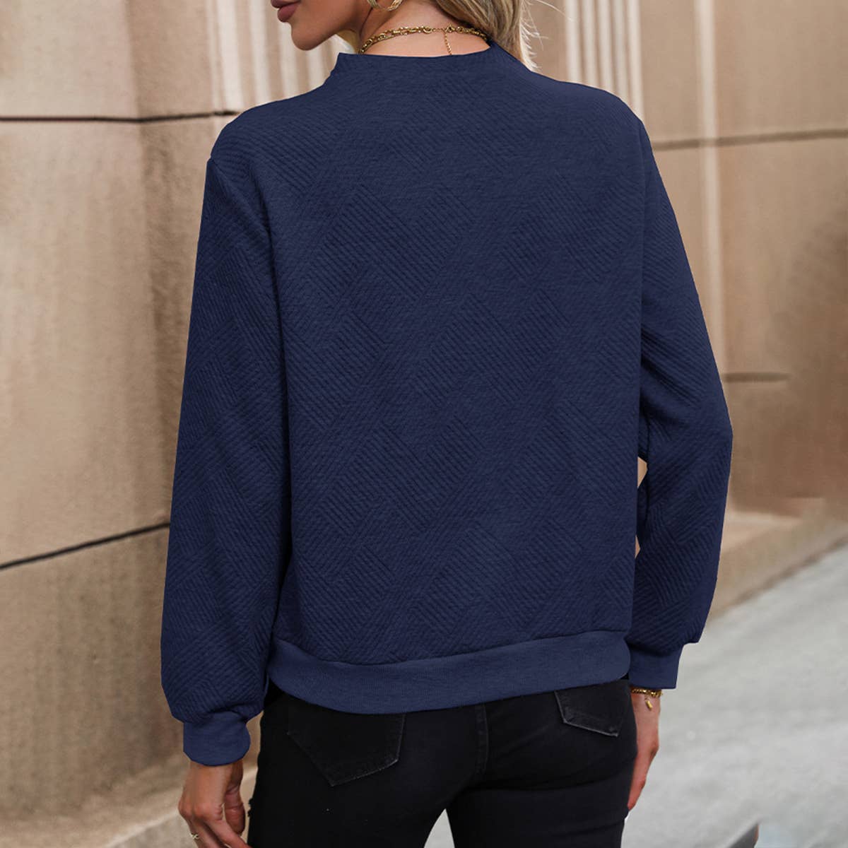 SOLID COLOR LONG-SLEEVED BUTTON-DECORATED HOODIE