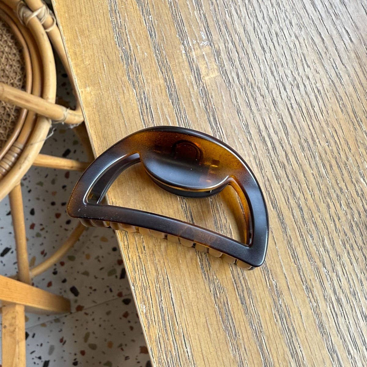 CWAHA4553_BUTTERFLY BUCKLE 7CM HOLLOW SEMICIRCLE HAIRPIN