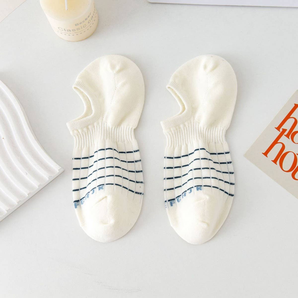 WHITE STRIPED WAIST WICKING HIDDEN SOCKS