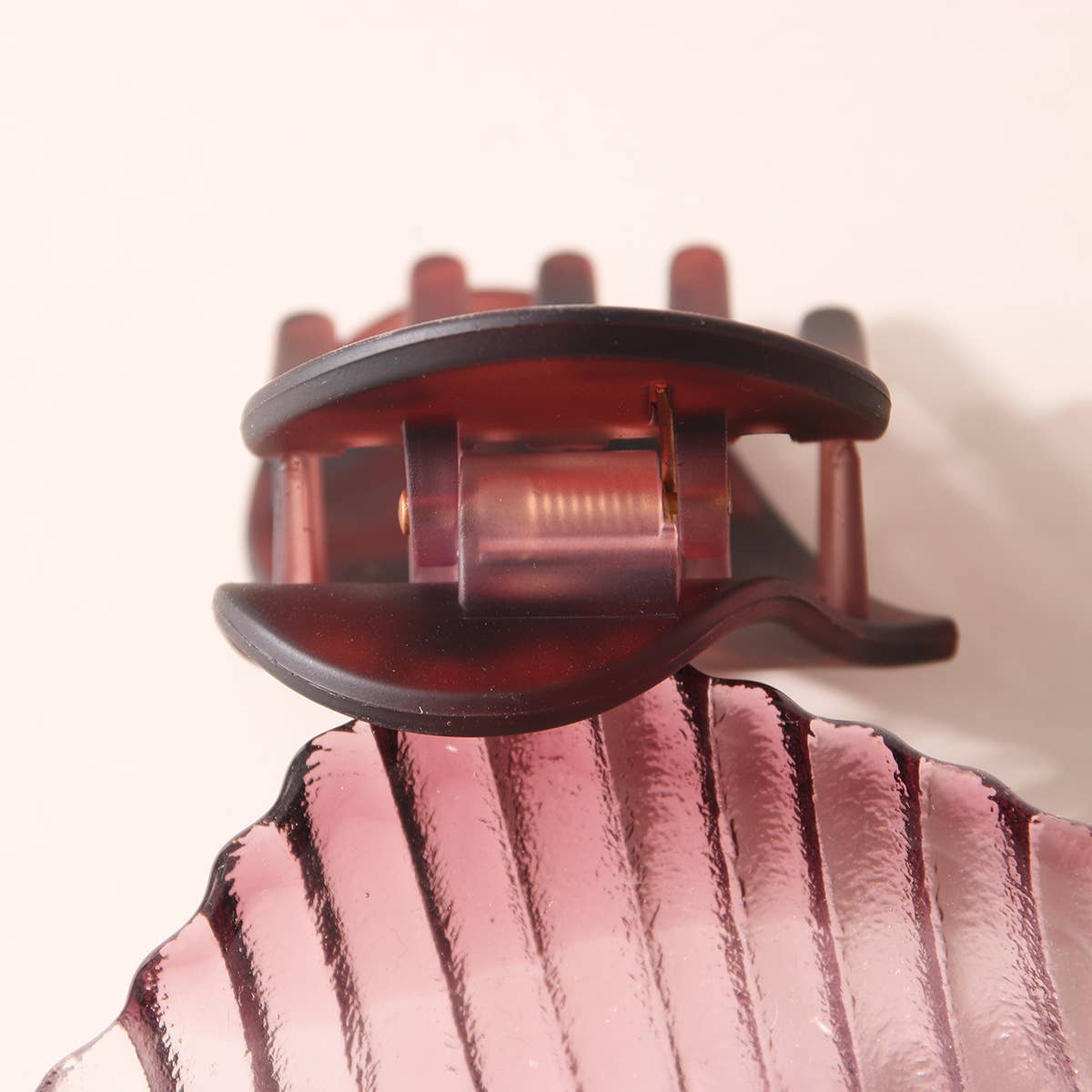 Hairpin has strong grip and is not easy to break