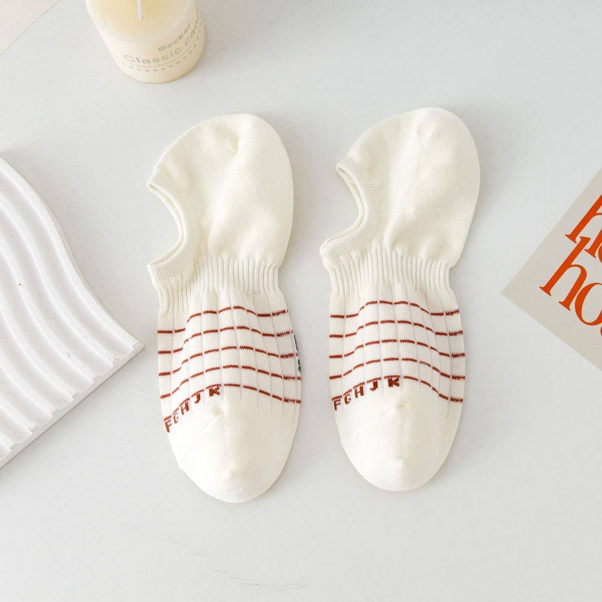 WHITE STRIPED WAIST WICKING HIDDEN SOCKS