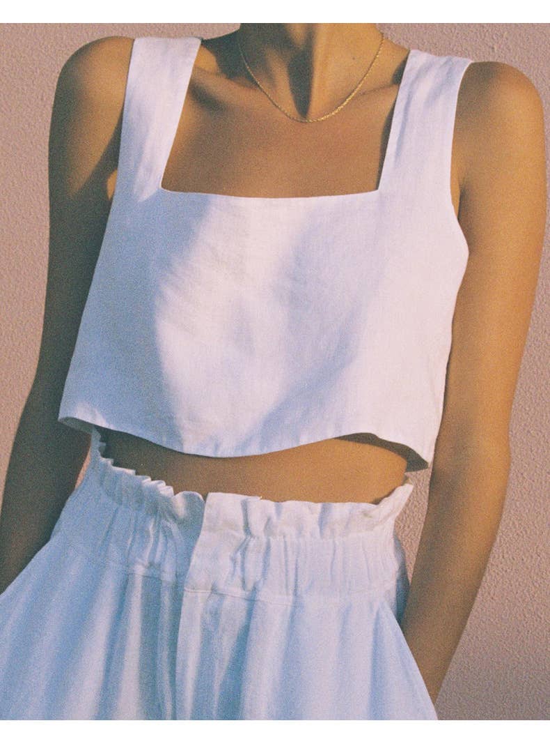 Short square neck sleeveless tank top