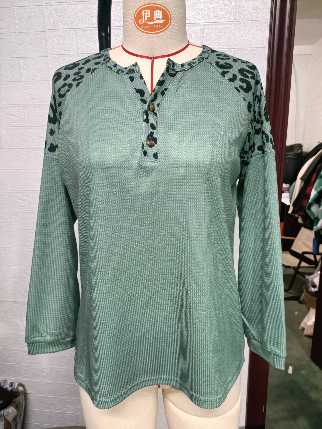 Leopard print color-blocking long-sleeved top