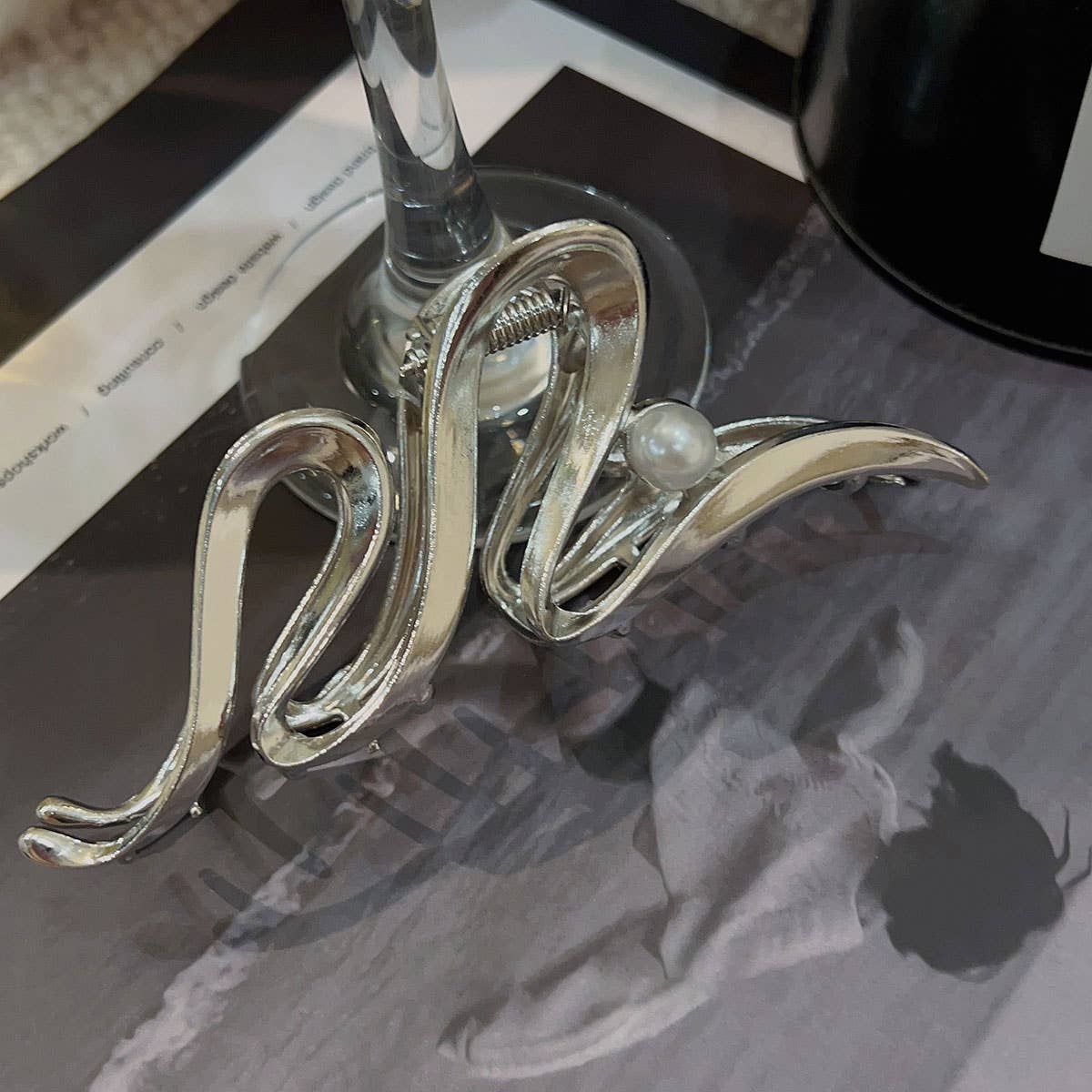 Wave Pearl Hair Claw - Oversized Metal Shark Clip_CWAHA0290
