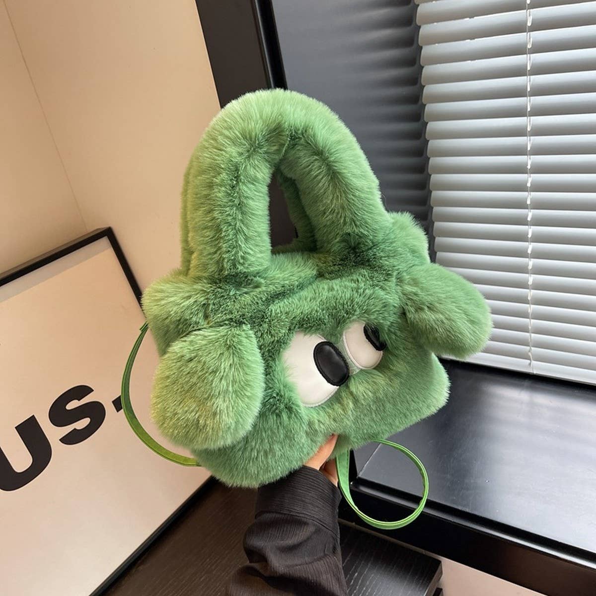 WINTER CUTE CARTOON SMALL SQUARE HANDBAG PLUSH BAG_CWAB3985