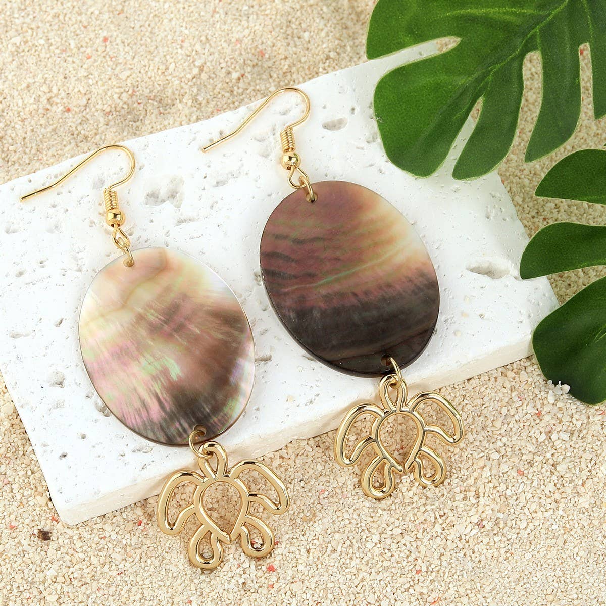 MINIMALIST NATURAL BLACK SHELL OVAL EARRINGS