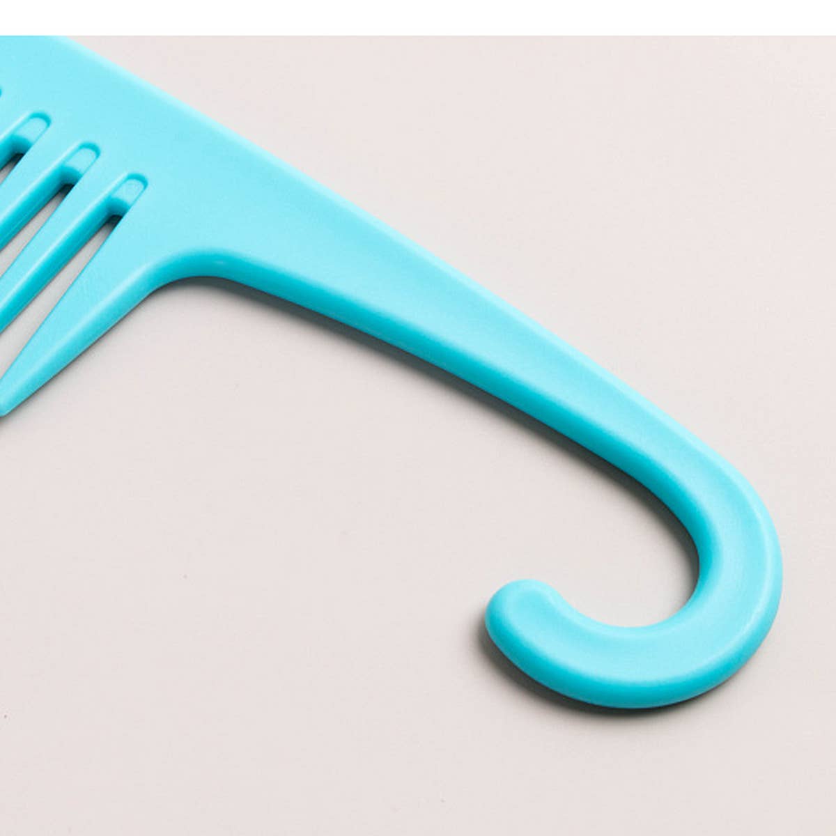 NEW WIDE-TOOTH CURVED HOOK COMB_CWMM0910