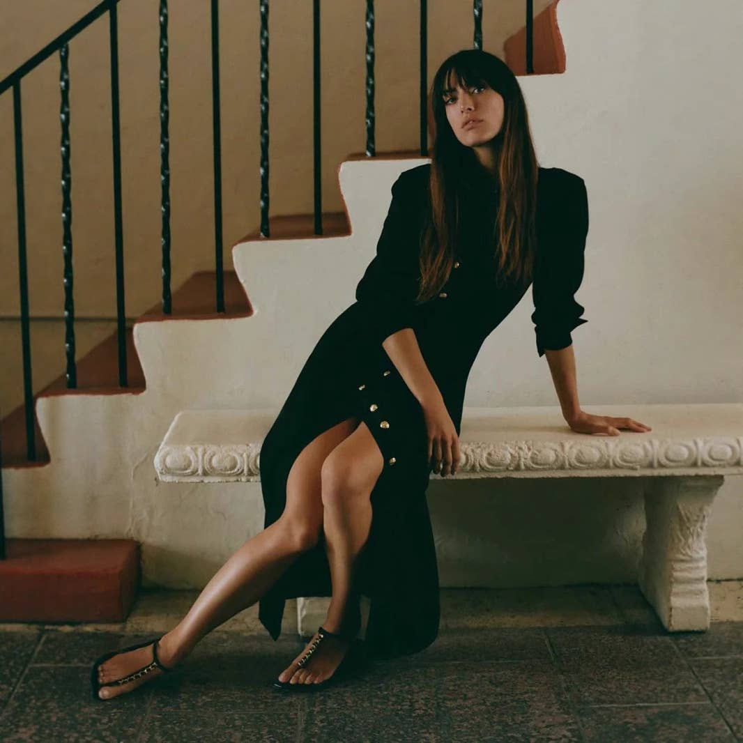 Single-row metal buttoned shirt-style dress