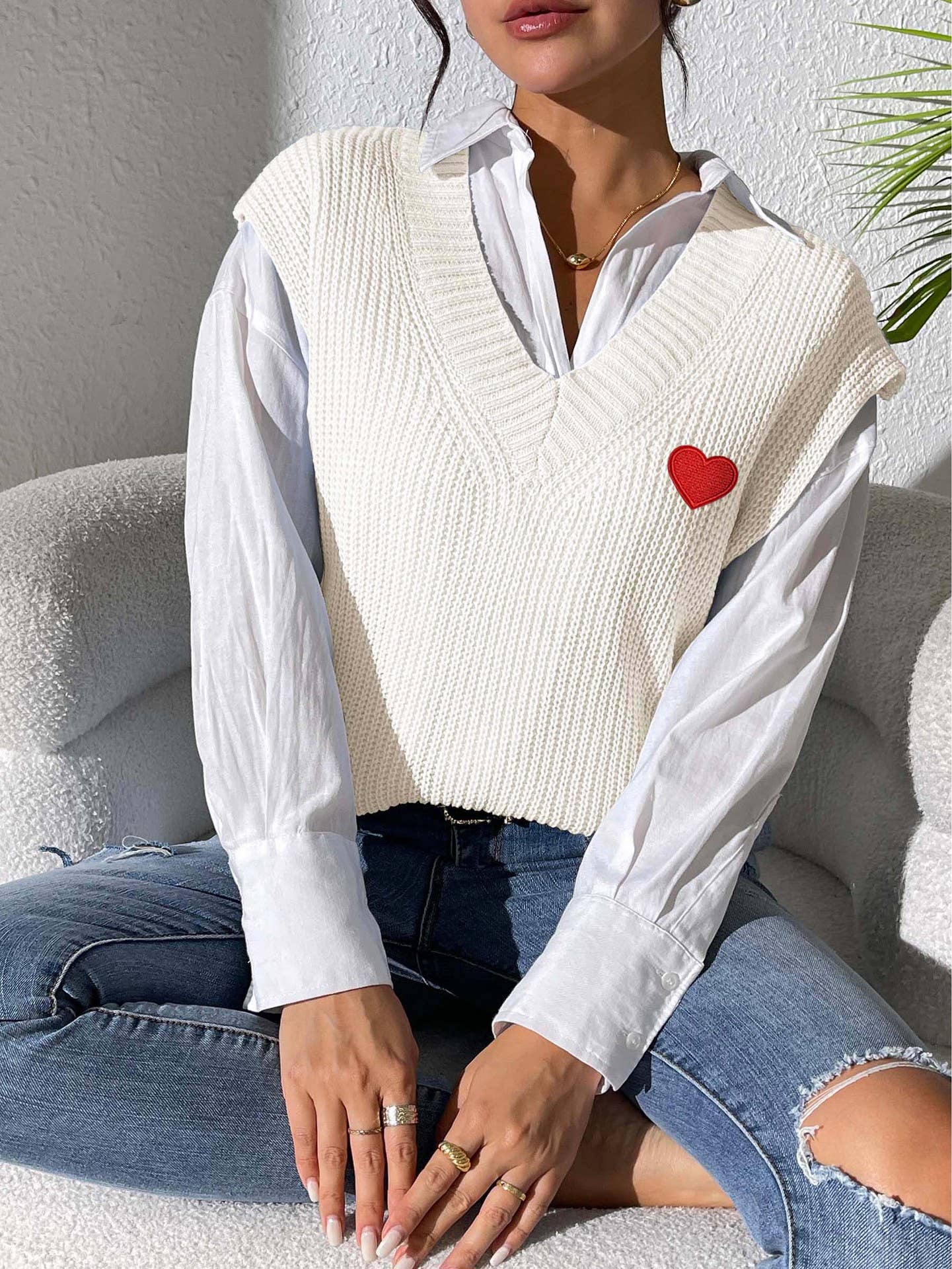 Embroidered love painting V-neck simple vest