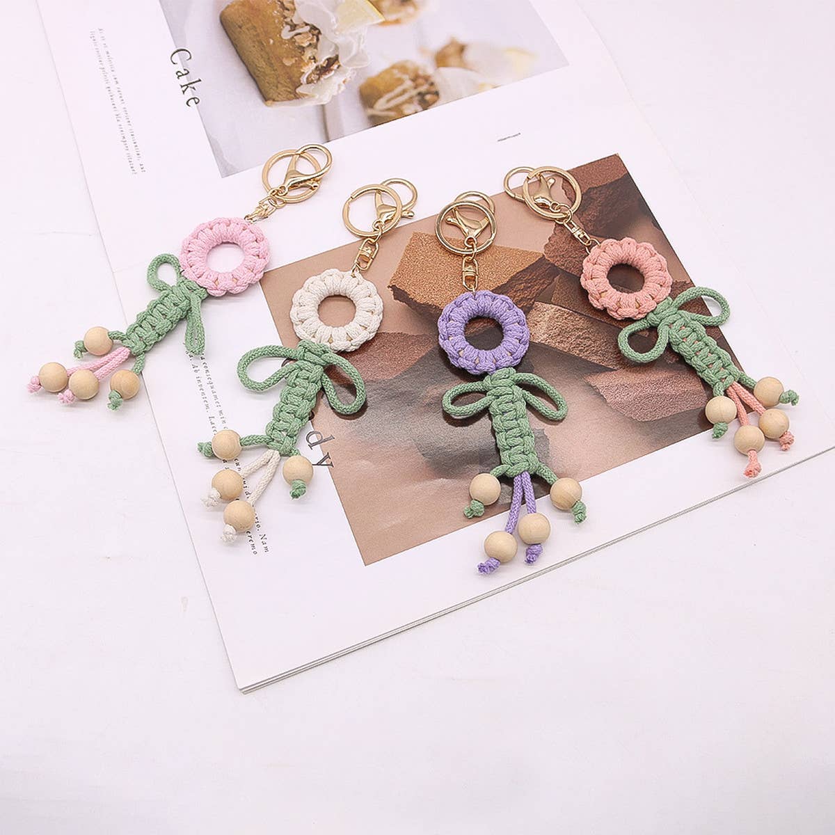 2024 HAND-WOVEN FLOWER KEYCHAIN_CWMM1571