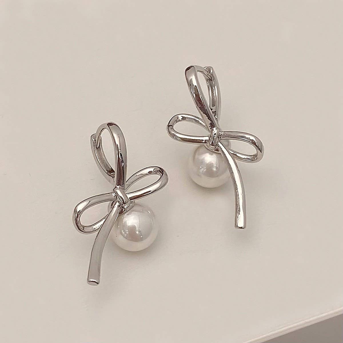 SIMPLE AND HIGH-END PEARL PENDANT BOW EARRINGS