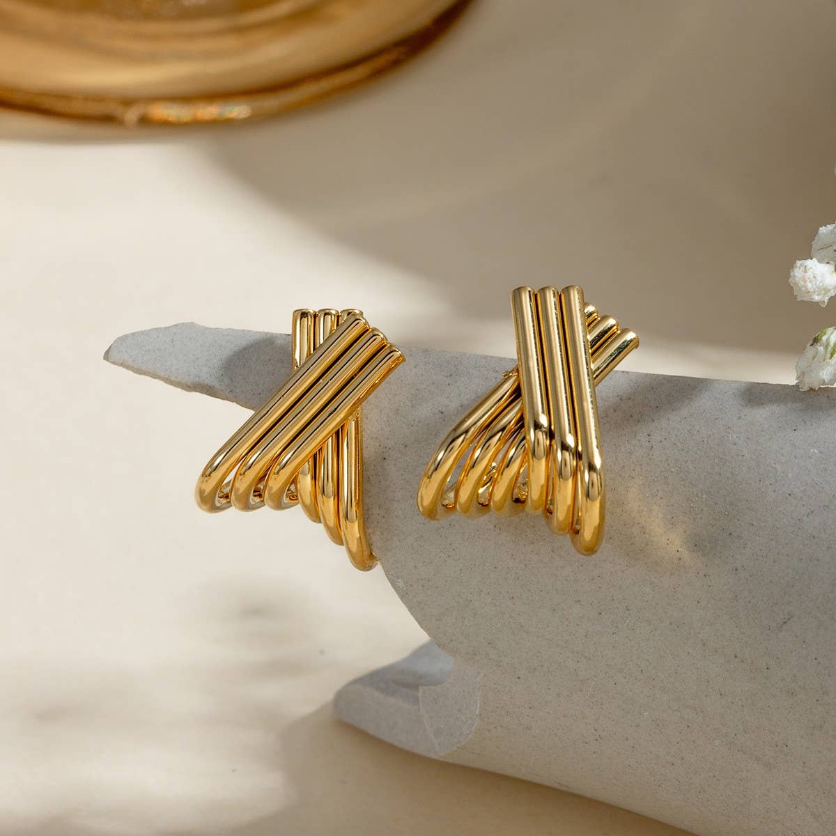 TEMPERAMENTAL SIMPLE LINES X-SHAPED EARRINGS