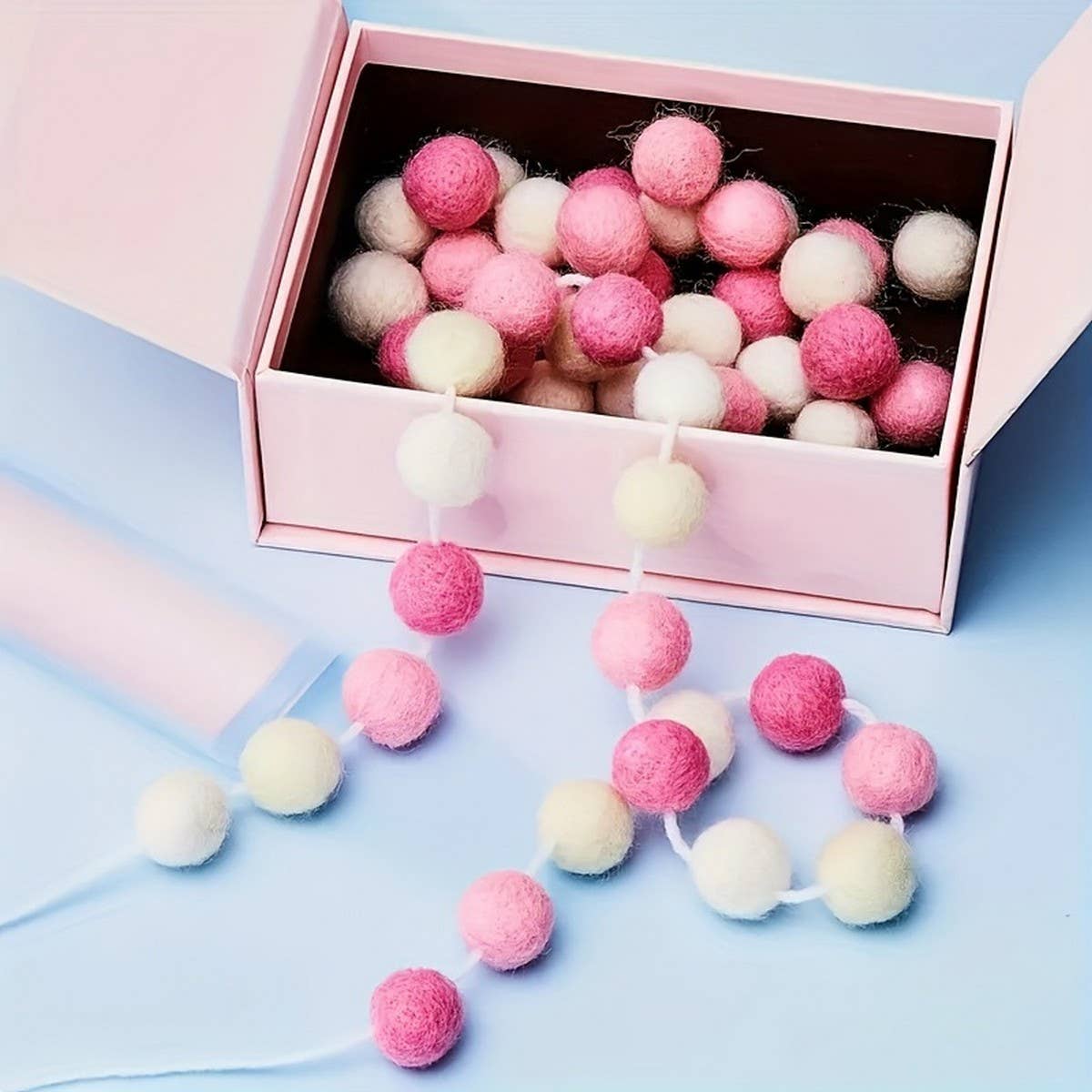 CWMM10238_2M PINK FELT BALL GARLAND 24 POM POM PARTY DECOR