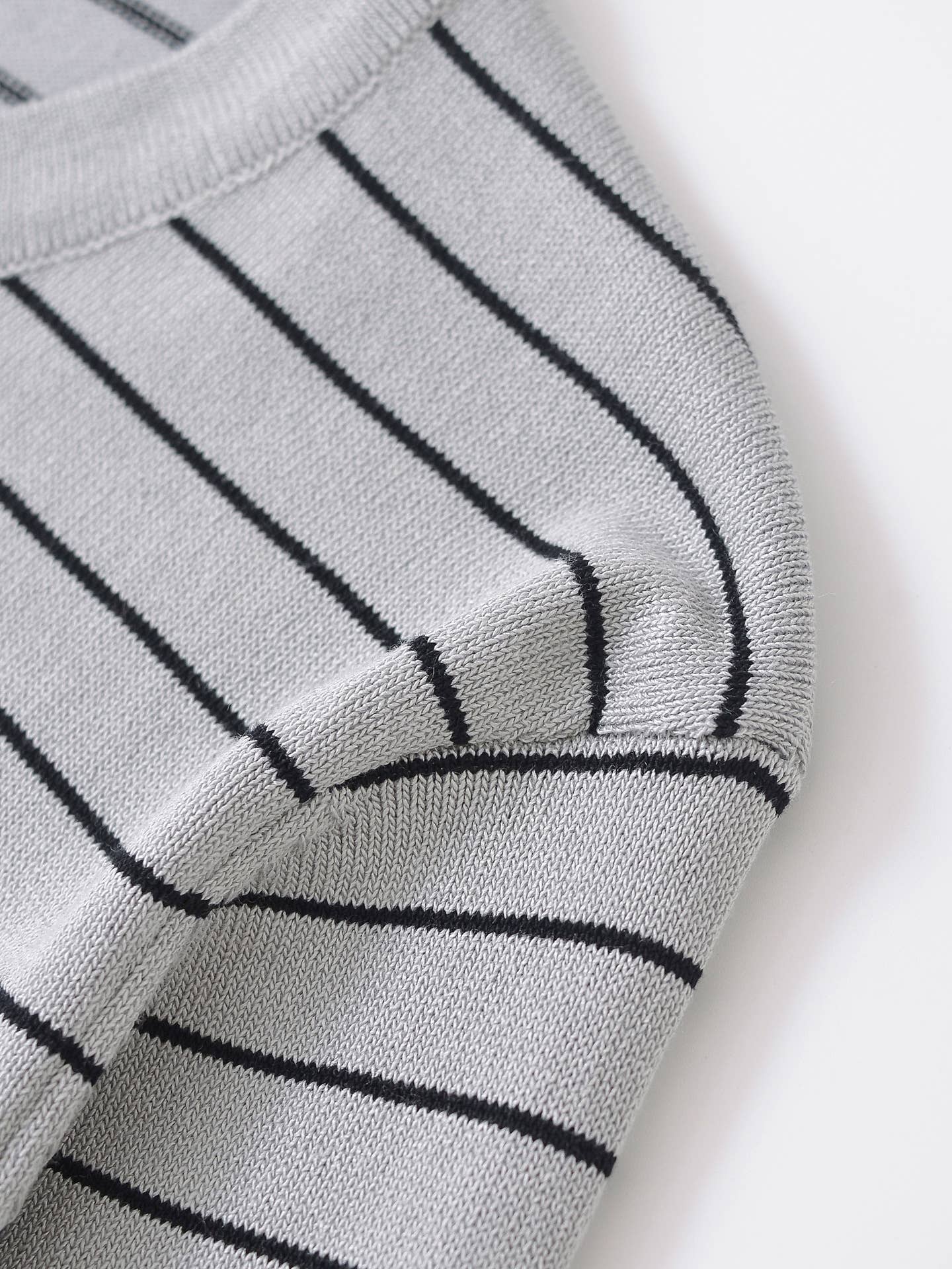SLIM LONG-SLEEVED STRIPED STRETCH SWEATER