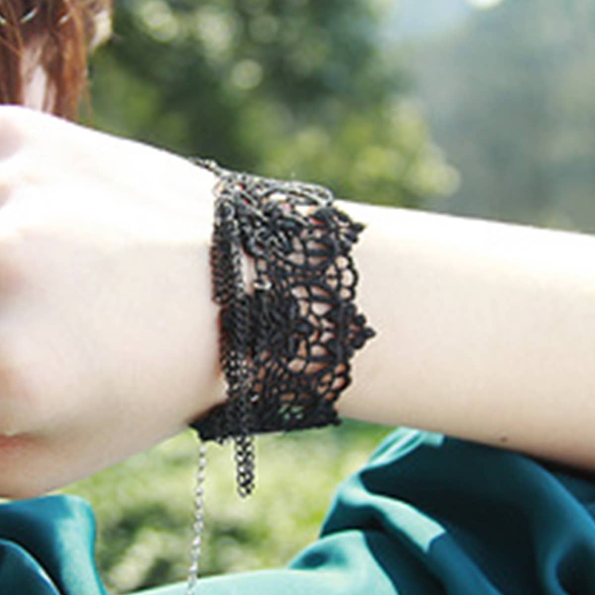 HALLOWEEN FASHION LACE BRACELET RETRO WRIST