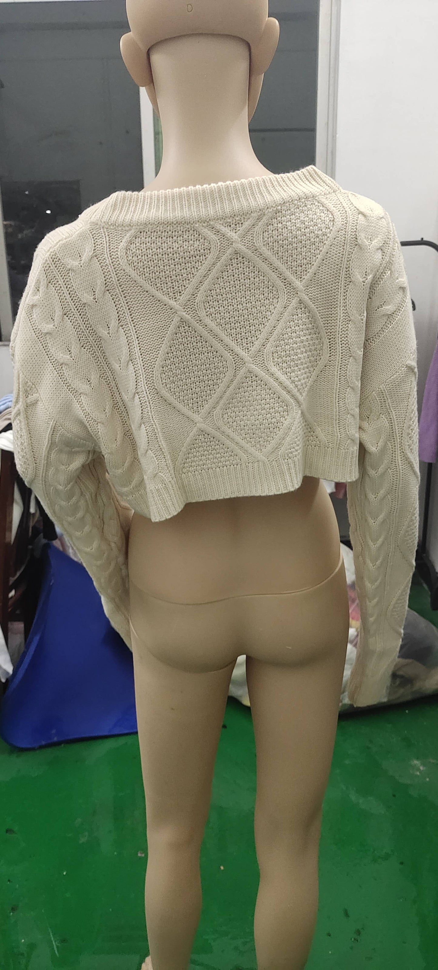 WEAR TWIST KNIT CREW NECK PULLOVER SHORT SWEATER