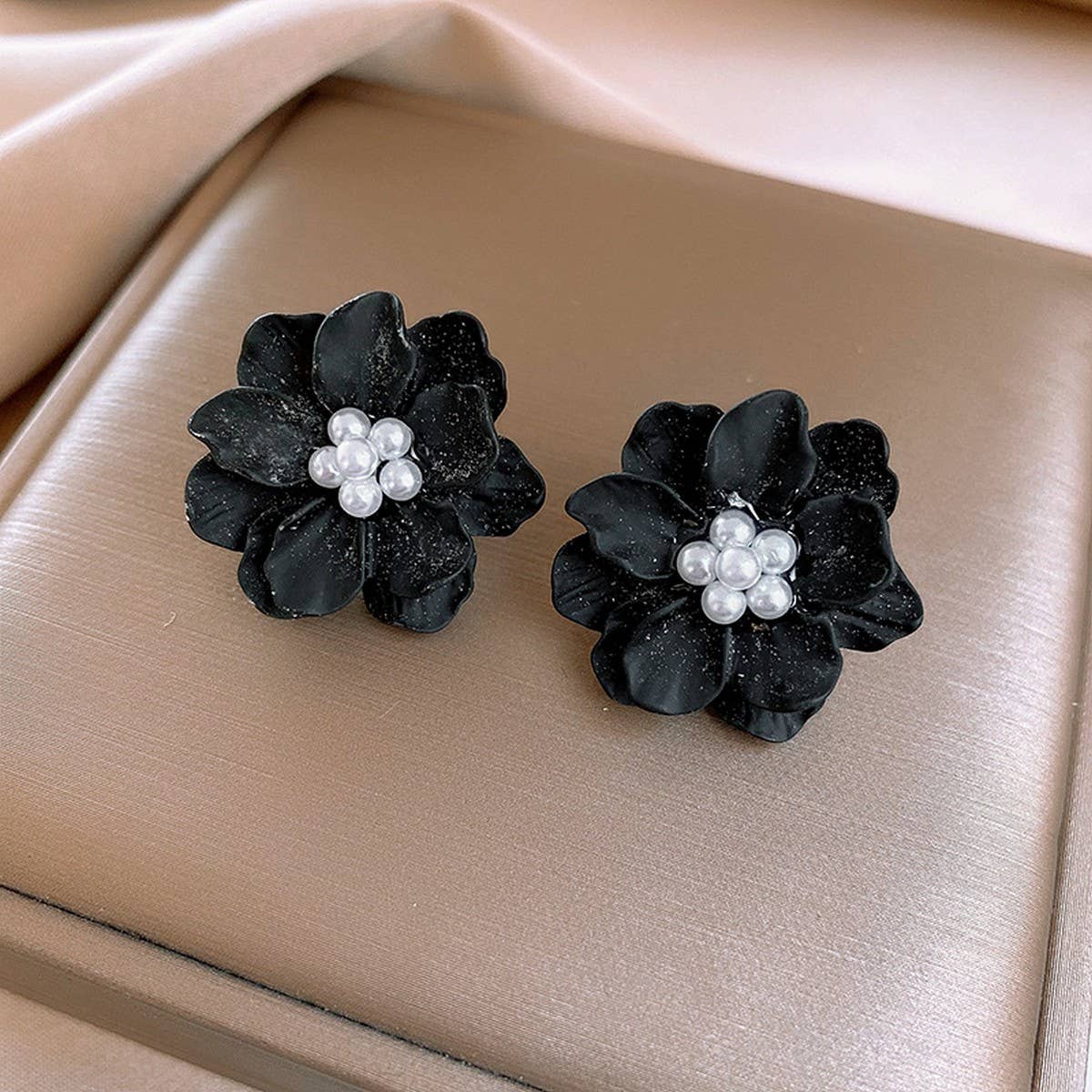 SMALL FRESH FLOWER PERSONALITY TREND EARRINGS_CWAJE2469