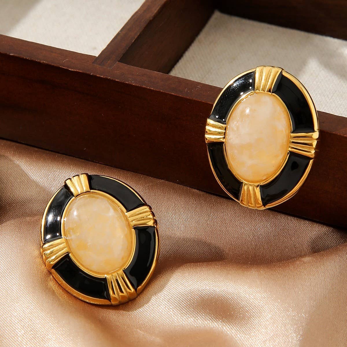 18K GOLD OVAL CROSS NATURAL STONE EARRINGS_CWMM3606