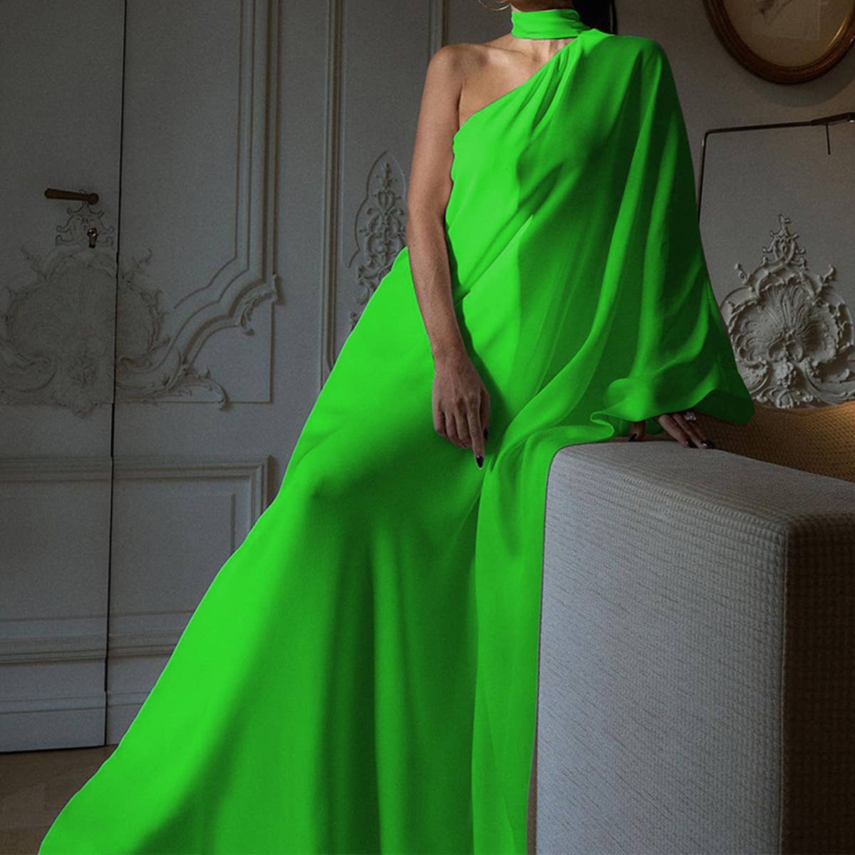 One-shoulder dress with French halter