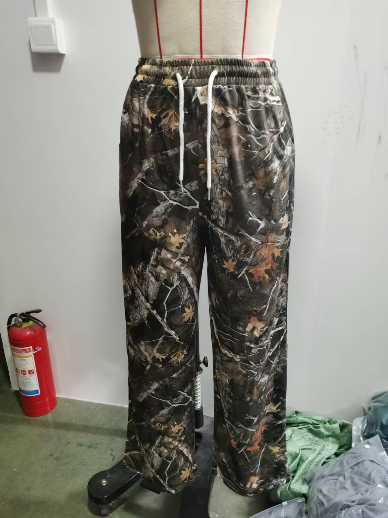 Waisted camouflage printed wide-leg pants