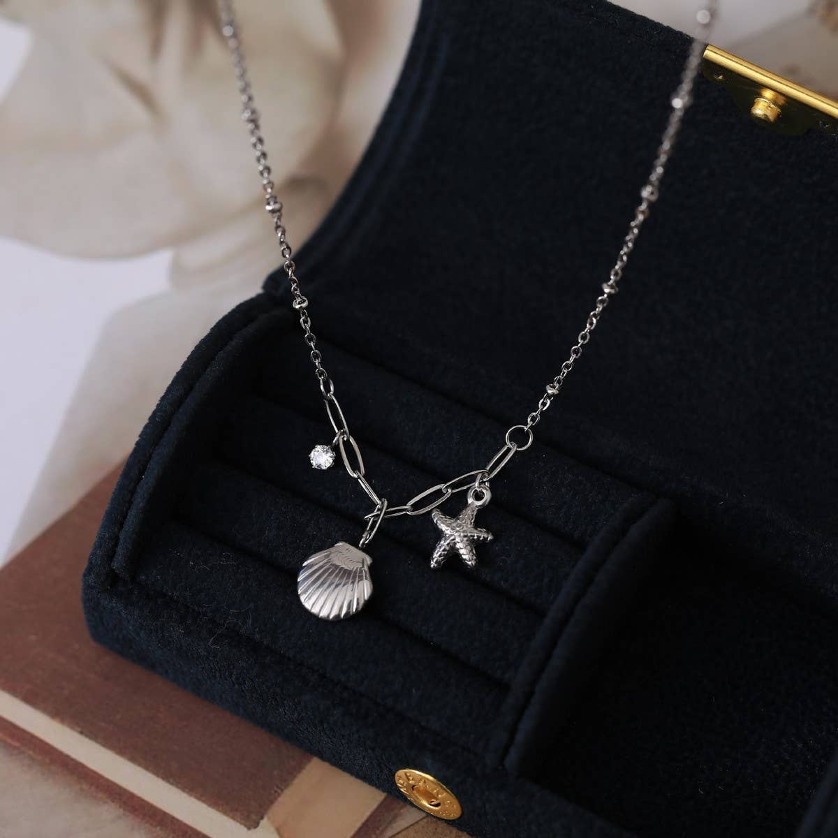 STAINLESS STEEL OCEAN STYLE SHELL PEARL NECKLACE_CWMM3918