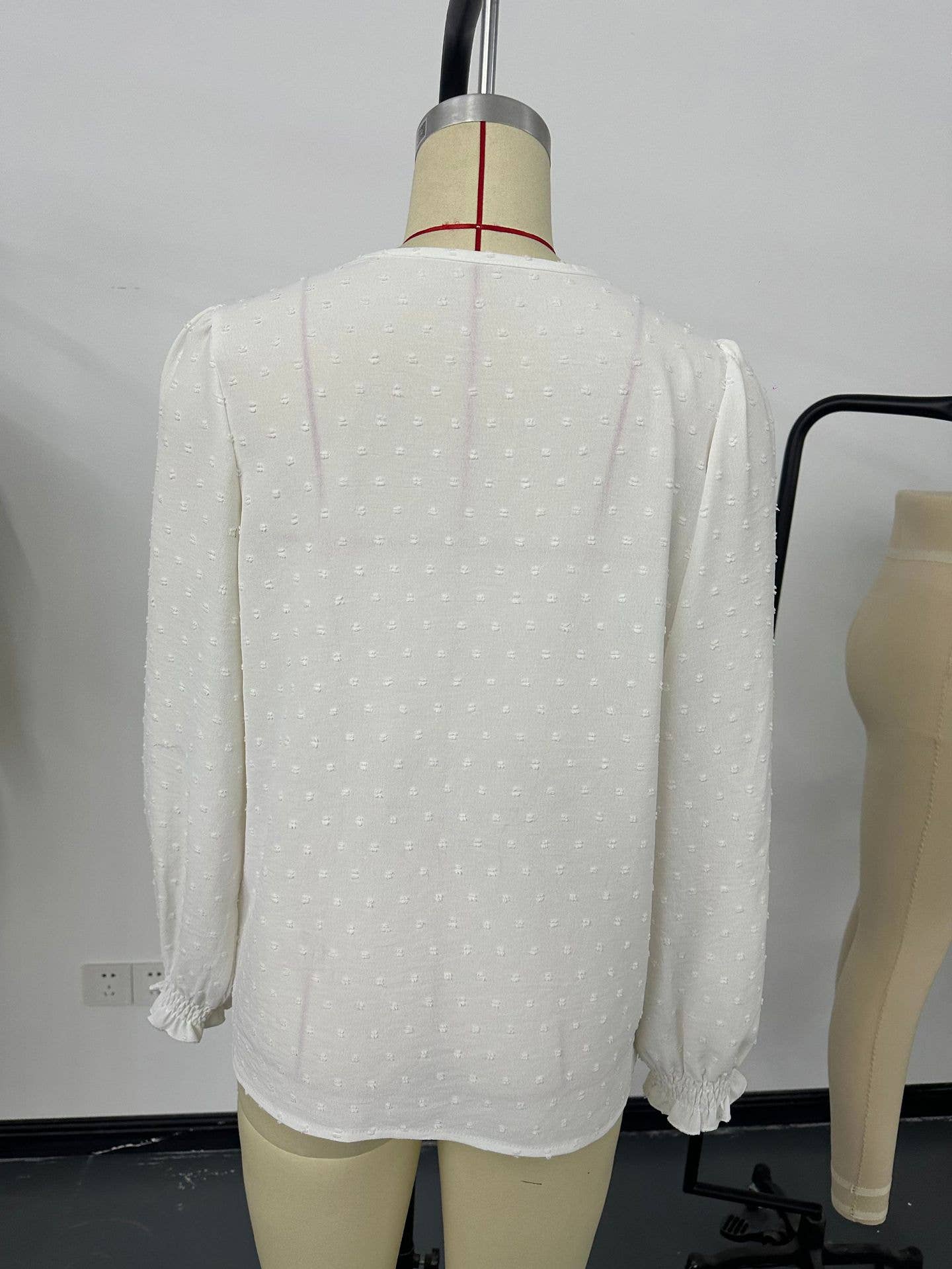 V-neck lace solid-color long-sleeved T-shirt